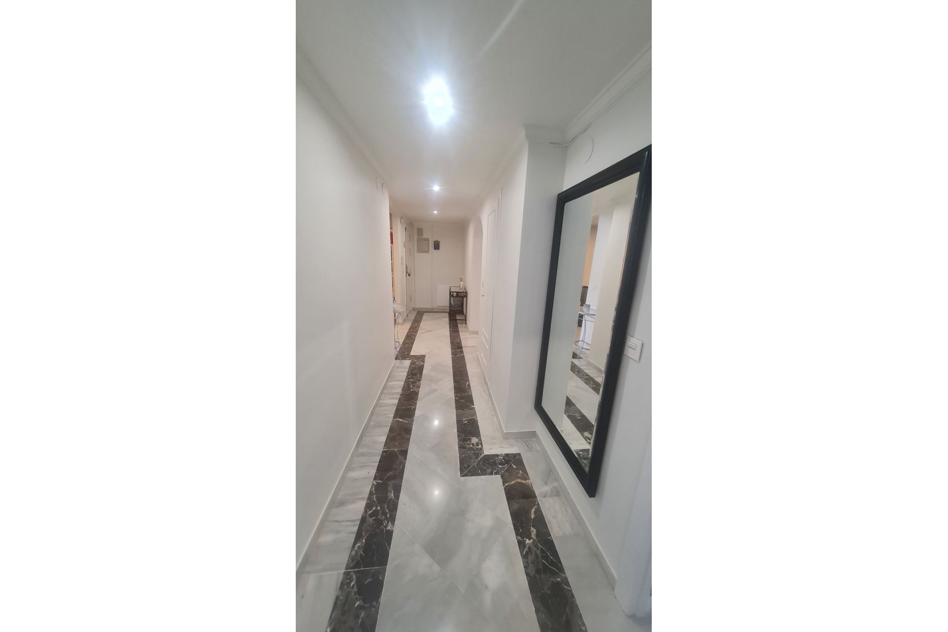 Resale - Apartment - Middle Floor Apartment - Marbella - Nueva Andalucia