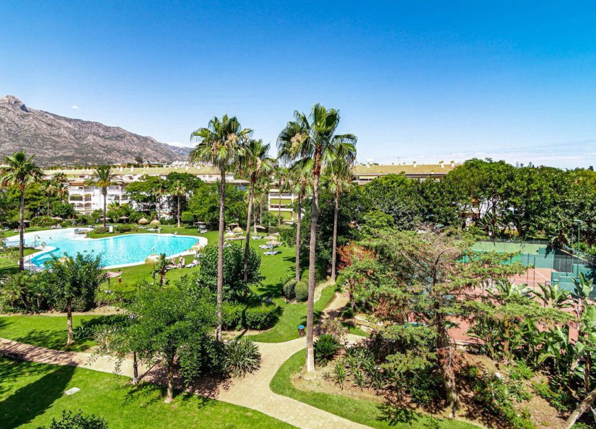 Resale - Apartment - Middle Floor Apartment - Marbella - Nueva Andalucia