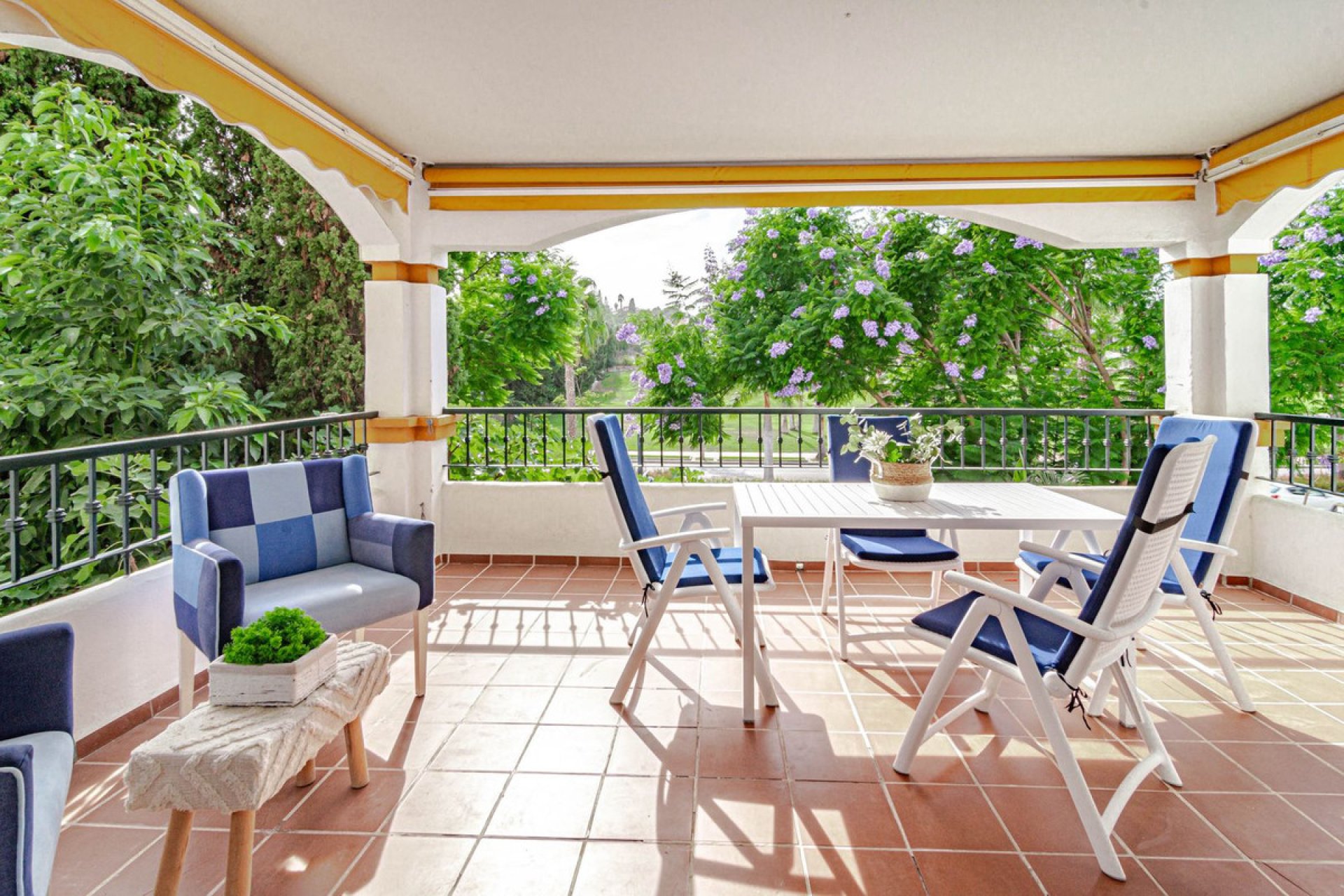 Resale - Apartment - Middle Floor Apartment - Marbella - Nueva Andalucia