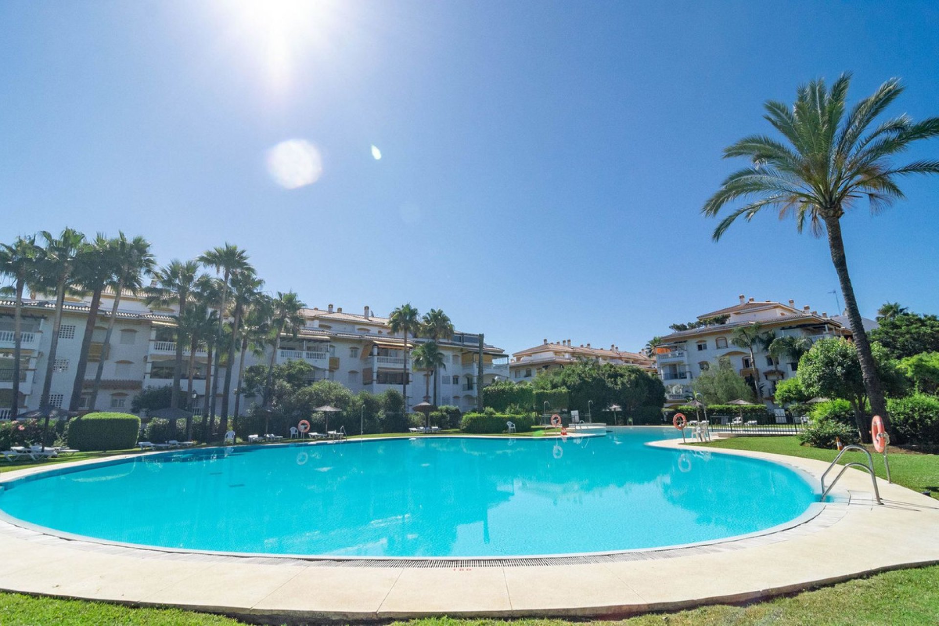 Resale - Apartment - Middle Floor Apartment - Marbella - Nueva Andalucia