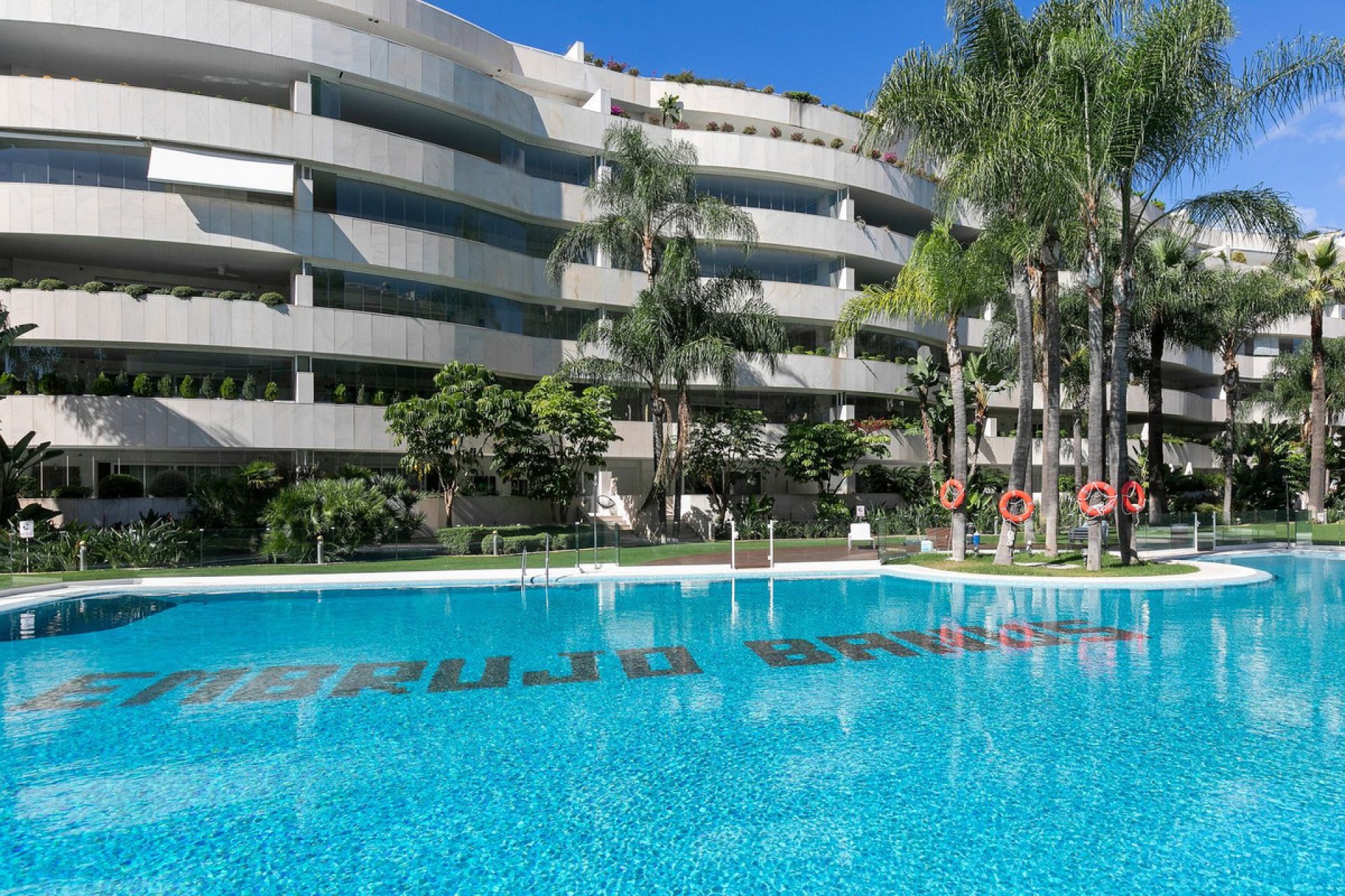 Resale - Apartment - Middle Floor Apartment - Marbella - Nueva Andalucia