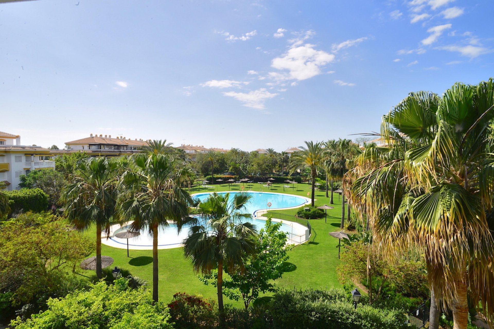 Resale - Apartment - Middle Floor Apartment - Marbella - Nueva Andalucia