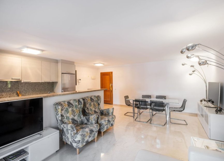 Resale - Apartment - Middle Floor Apartment - Marbella - Nueva Andalucia