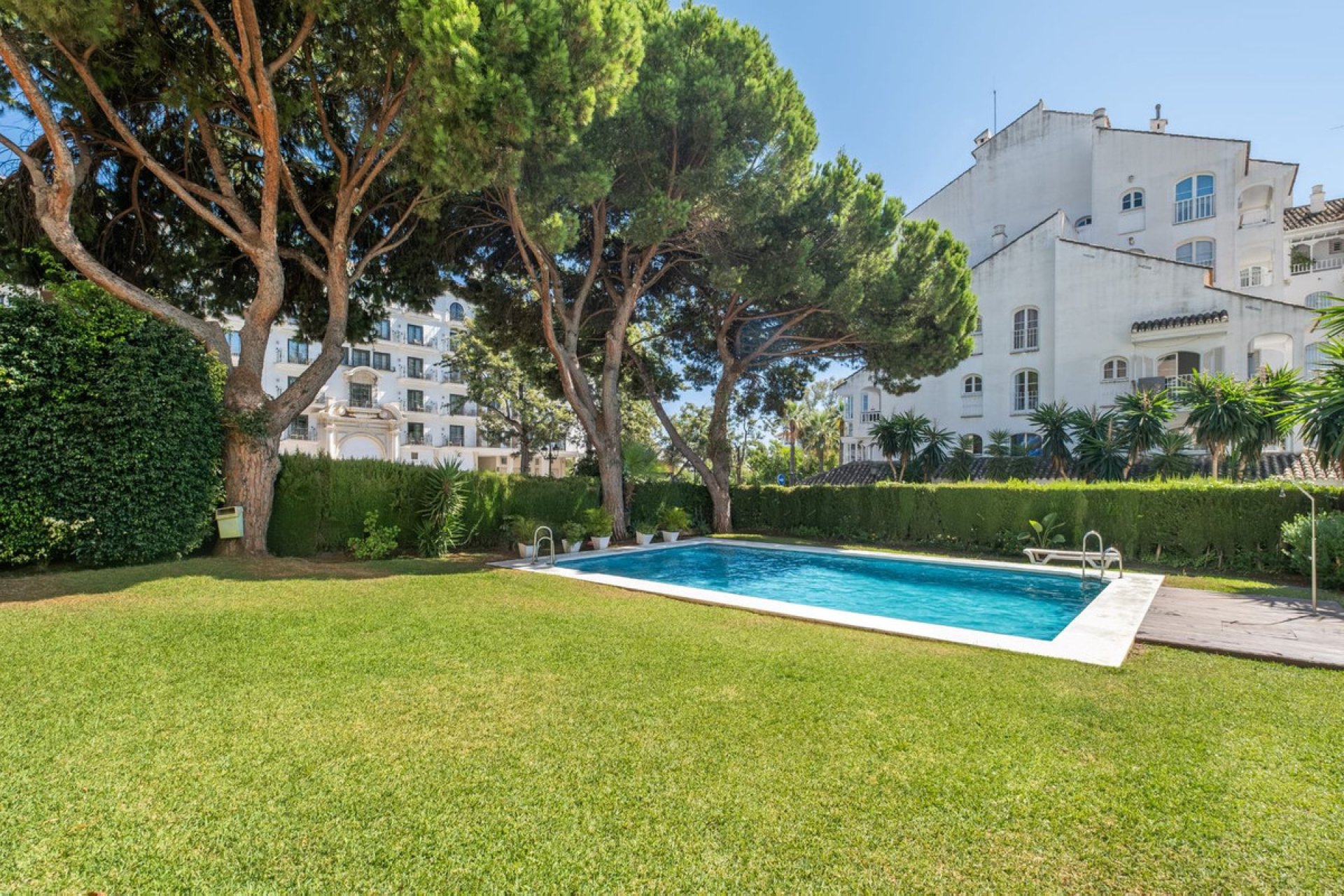 Resale - Apartment - Middle Floor Apartment - Marbella - Nueva Andalucia