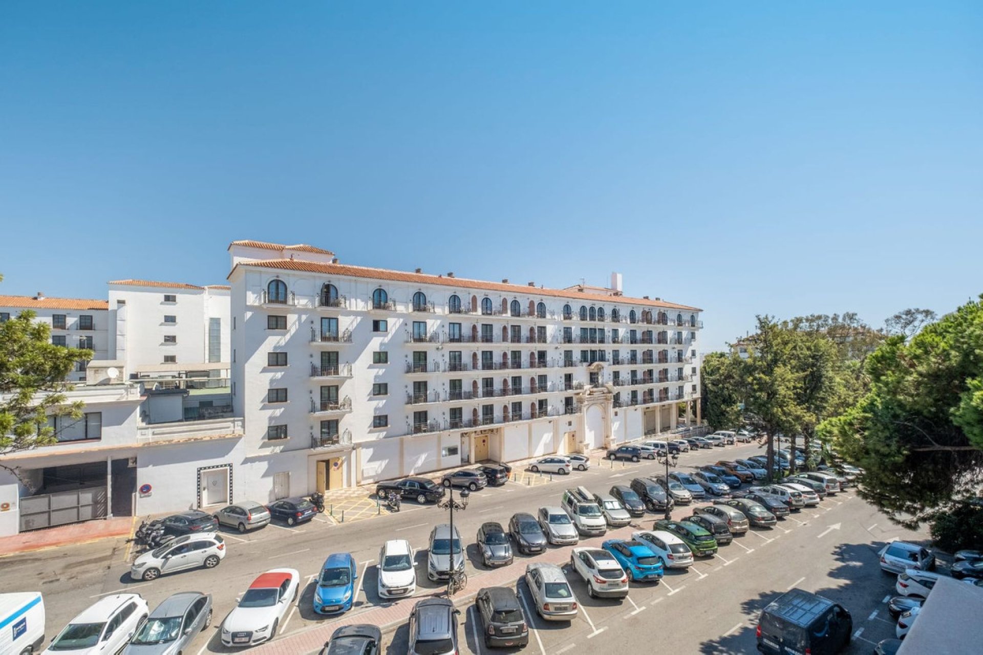 Resale - Apartment - Middle Floor Apartment - Marbella - Nueva Andalucia