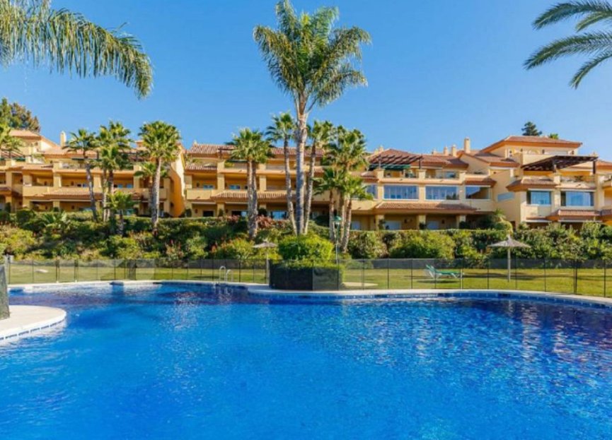 Resale - Apartment - Middle Floor Apartment - Marbella - Nueva Andalucia