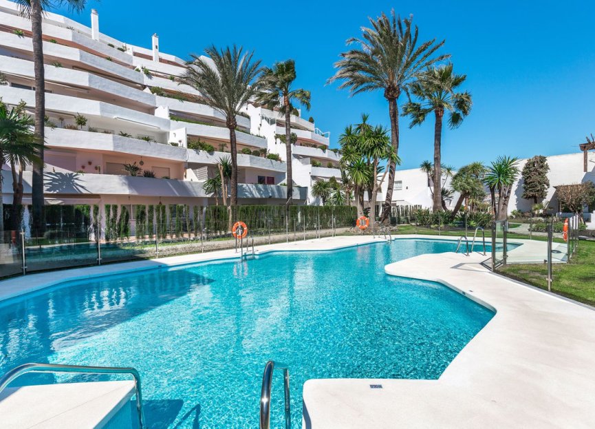 Resale - Apartment - Middle Floor Apartment - Marbella - Nueva Andalucia