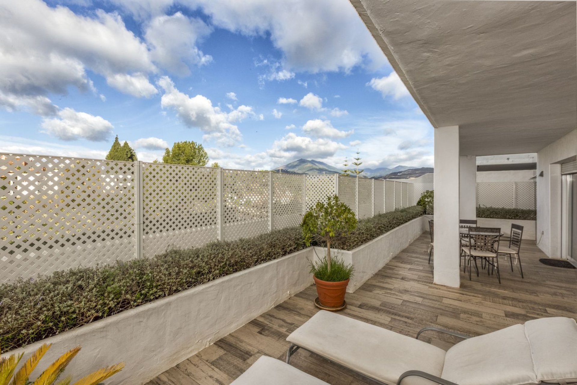 Resale - Apartment - Middle Floor Apartment - Marbella - Nueva Andalucia