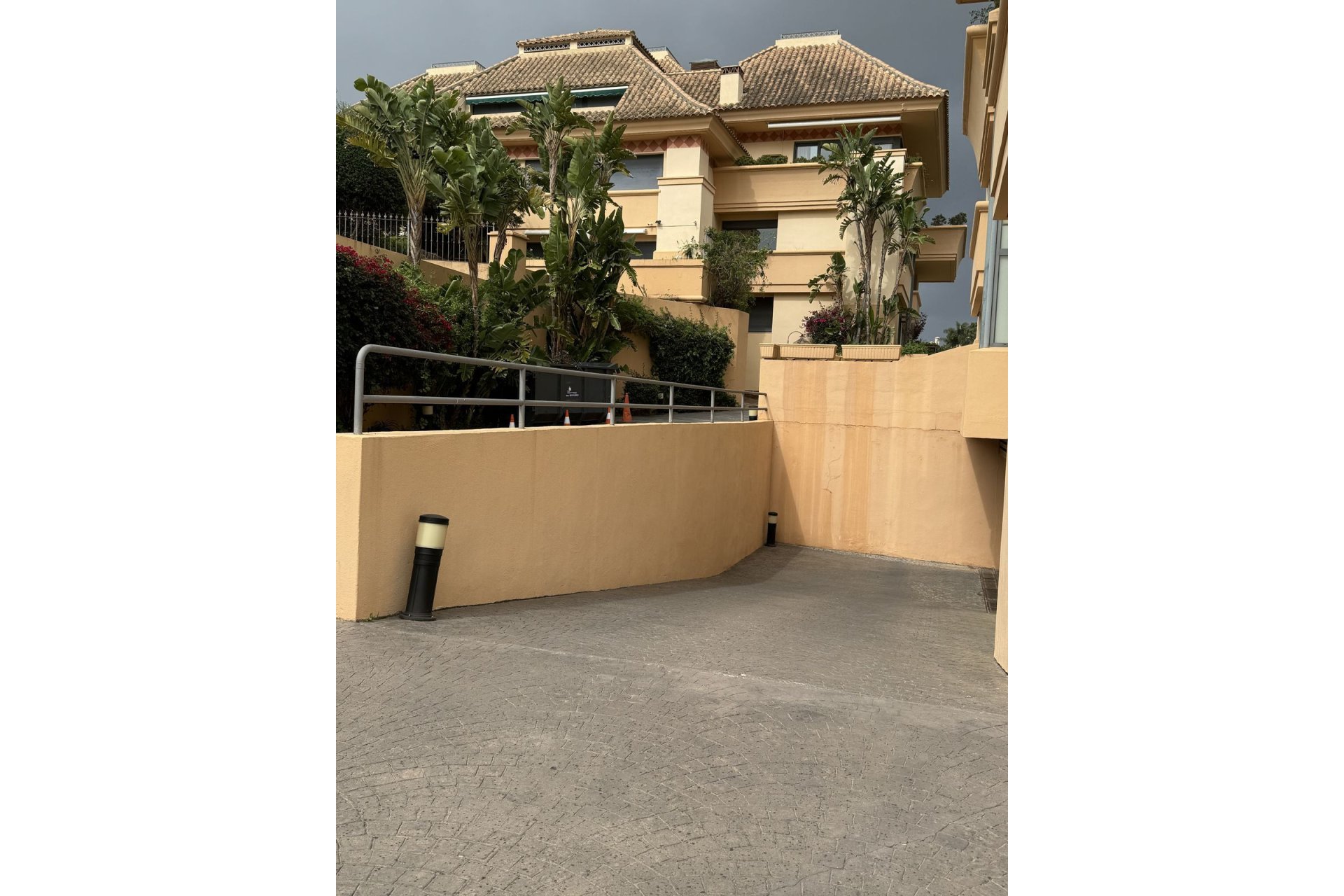 Resale - Apartment - Middle Floor Apartment - Marbella - Nueva Andalucia