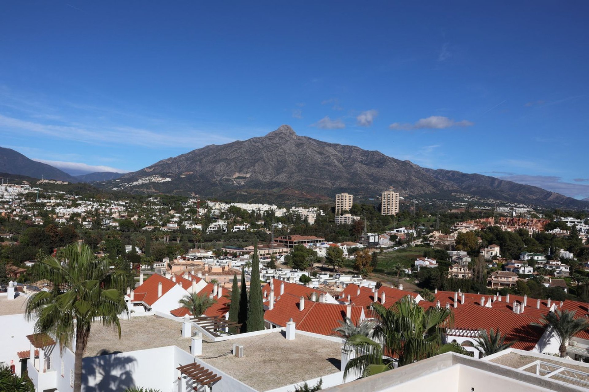 Resale - Apartment - Middle Floor Apartment - Marbella - Nueva Andalucia