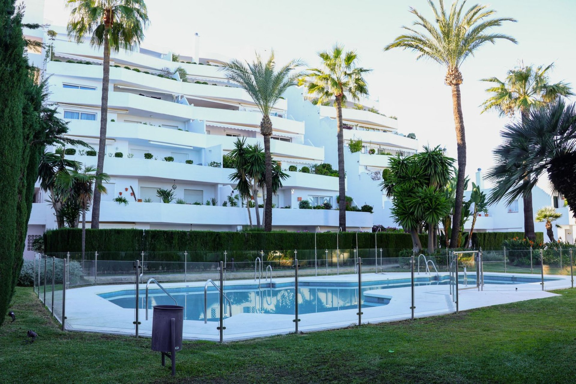 Resale - Apartment - Middle Floor Apartment - Marbella - Nueva Andalucia