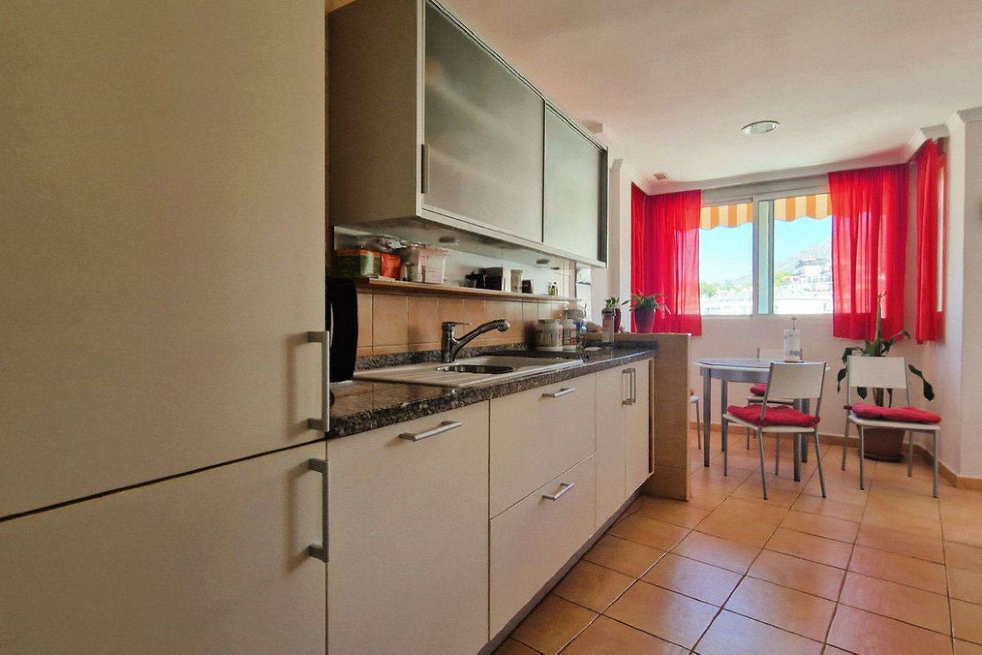 Resale - Apartment - Middle Floor Apartment - Marbella - Nueva Andalucia