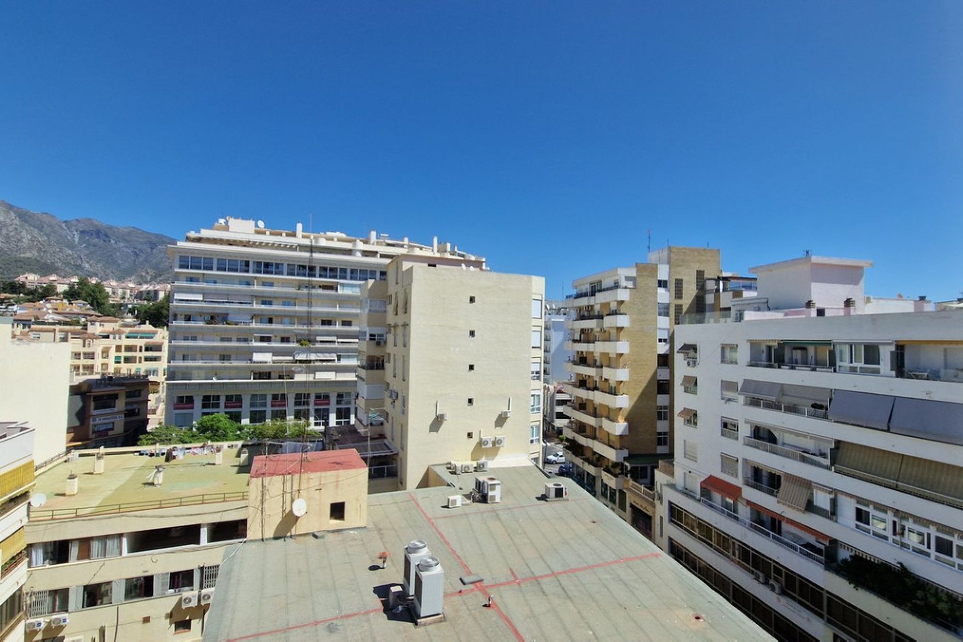 Resale - Apartment - Middle Floor Apartment - Marbella - Nueva Andalucia