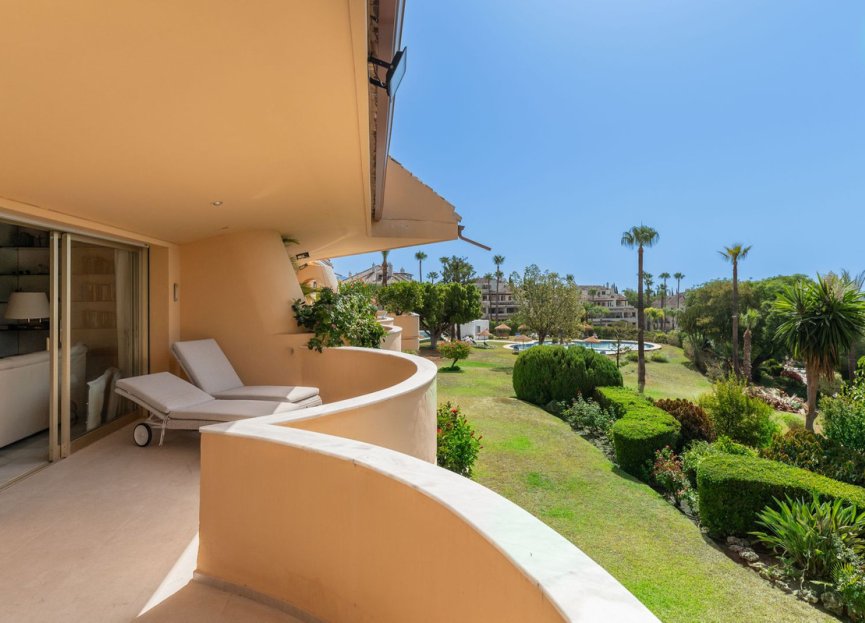 Resale - Apartment - Middle Floor Apartment - Marbella - Nueva Andalucia