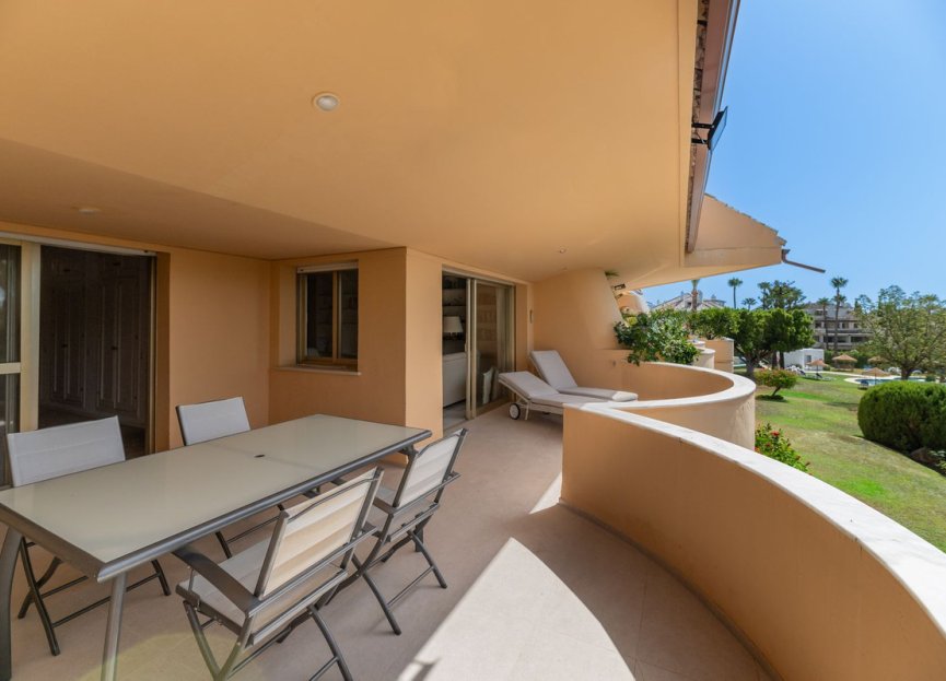 Resale - Apartment - Middle Floor Apartment - Marbella - Nueva Andalucia