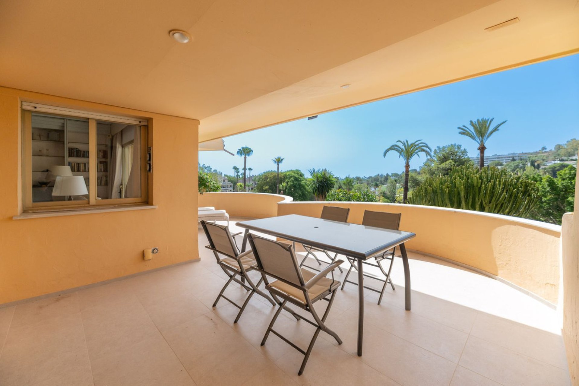 Resale - Apartment - Middle Floor Apartment - Marbella - Nueva Andalucia