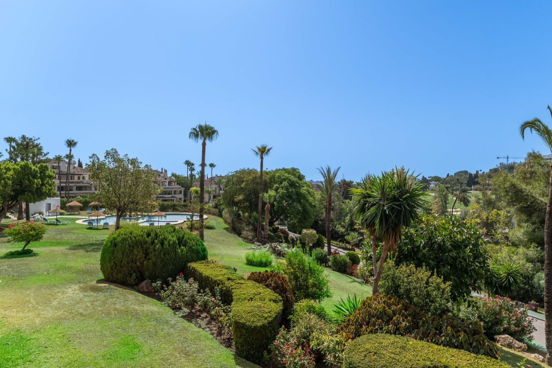 Resale - Apartment - Middle Floor Apartment - Marbella - Nueva Andalucia