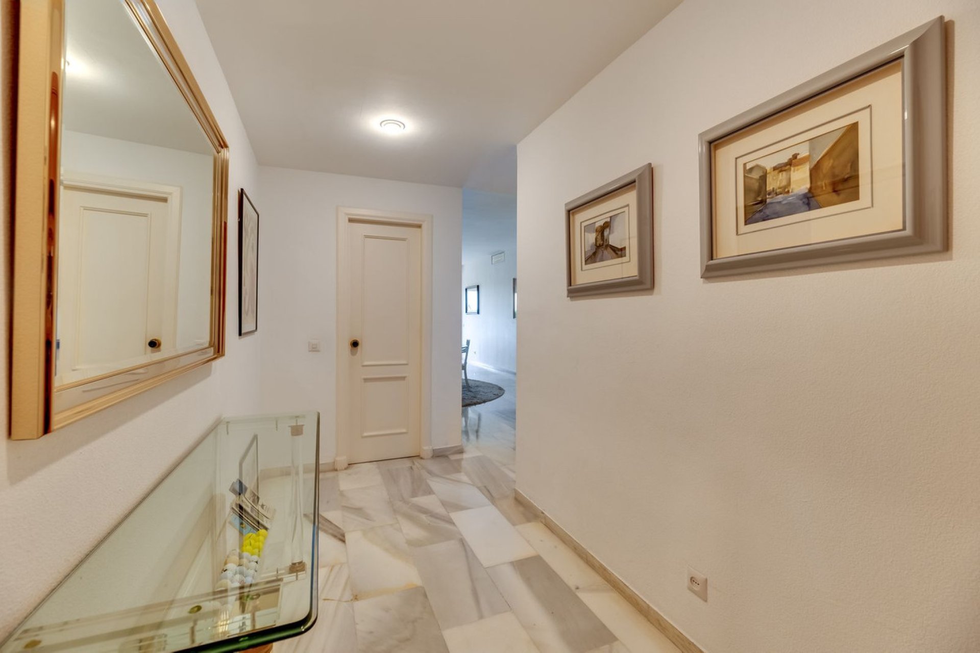 Resale - Apartment - Middle Floor Apartment - Marbella - Nueva Andalucia