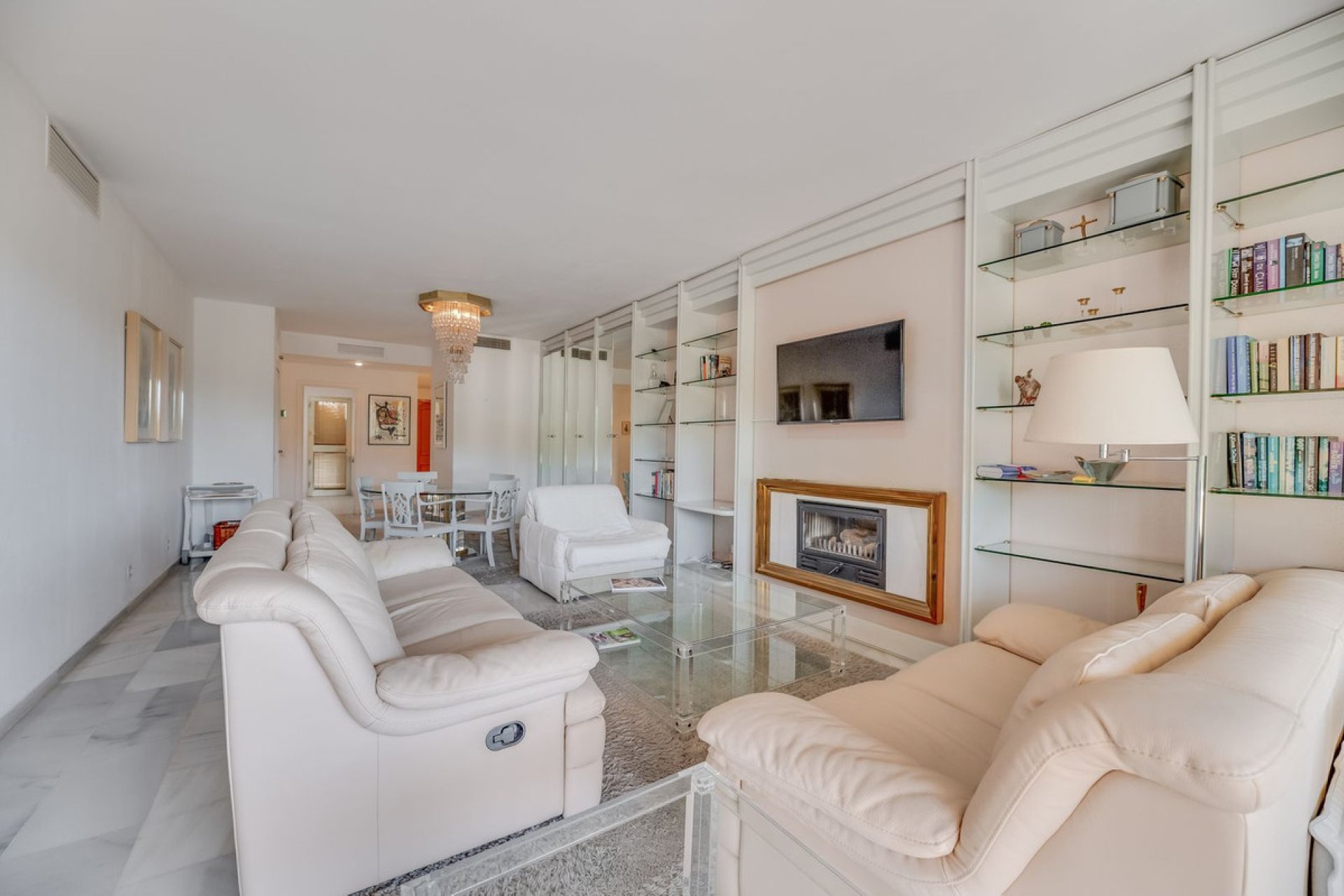 Resale - Apartment - Middle Floor Apartment - Marbella - Nueva Andalucia