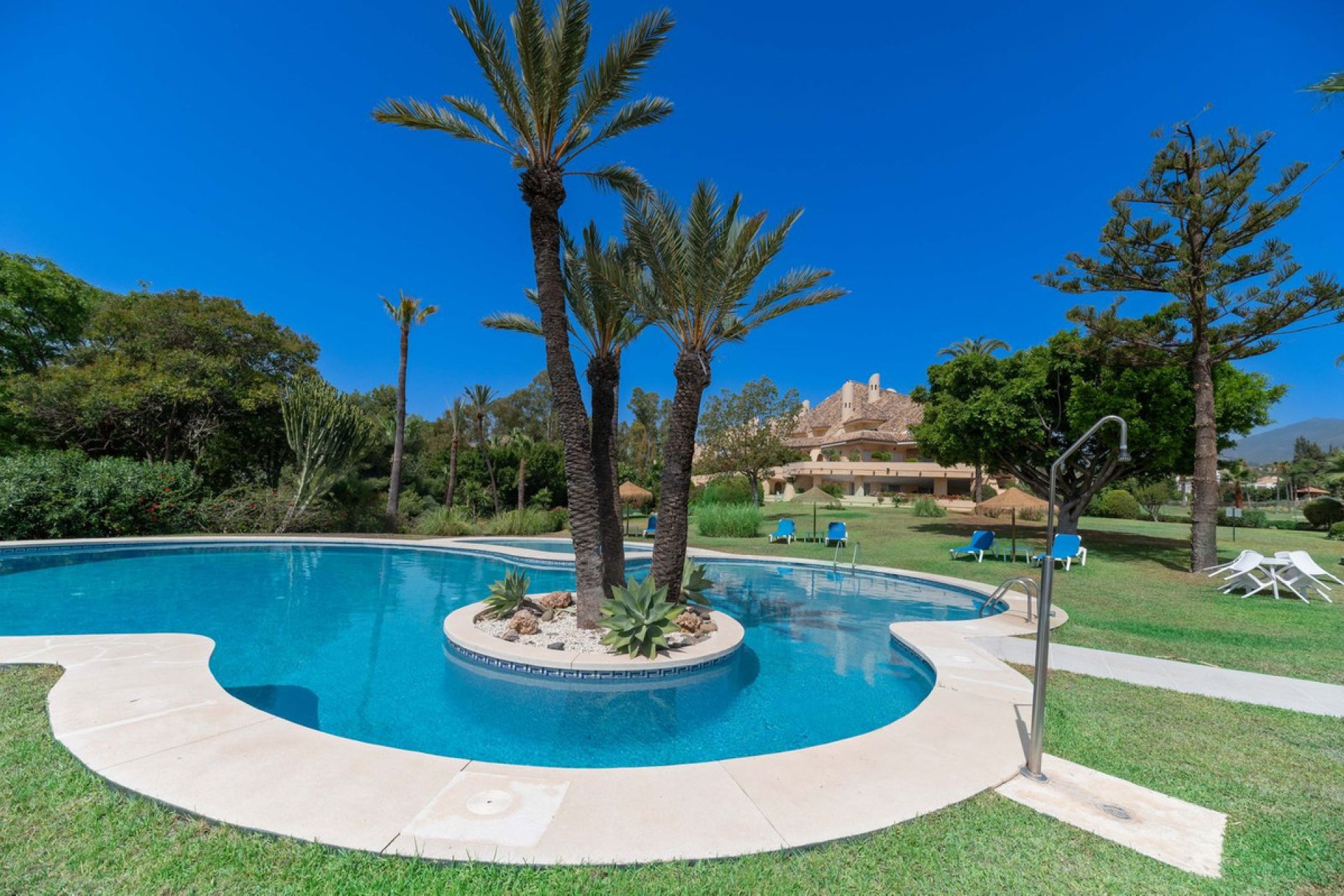 Resale - Apartment - Middle Floor Apartment - Marbella - Nueva Andalucia