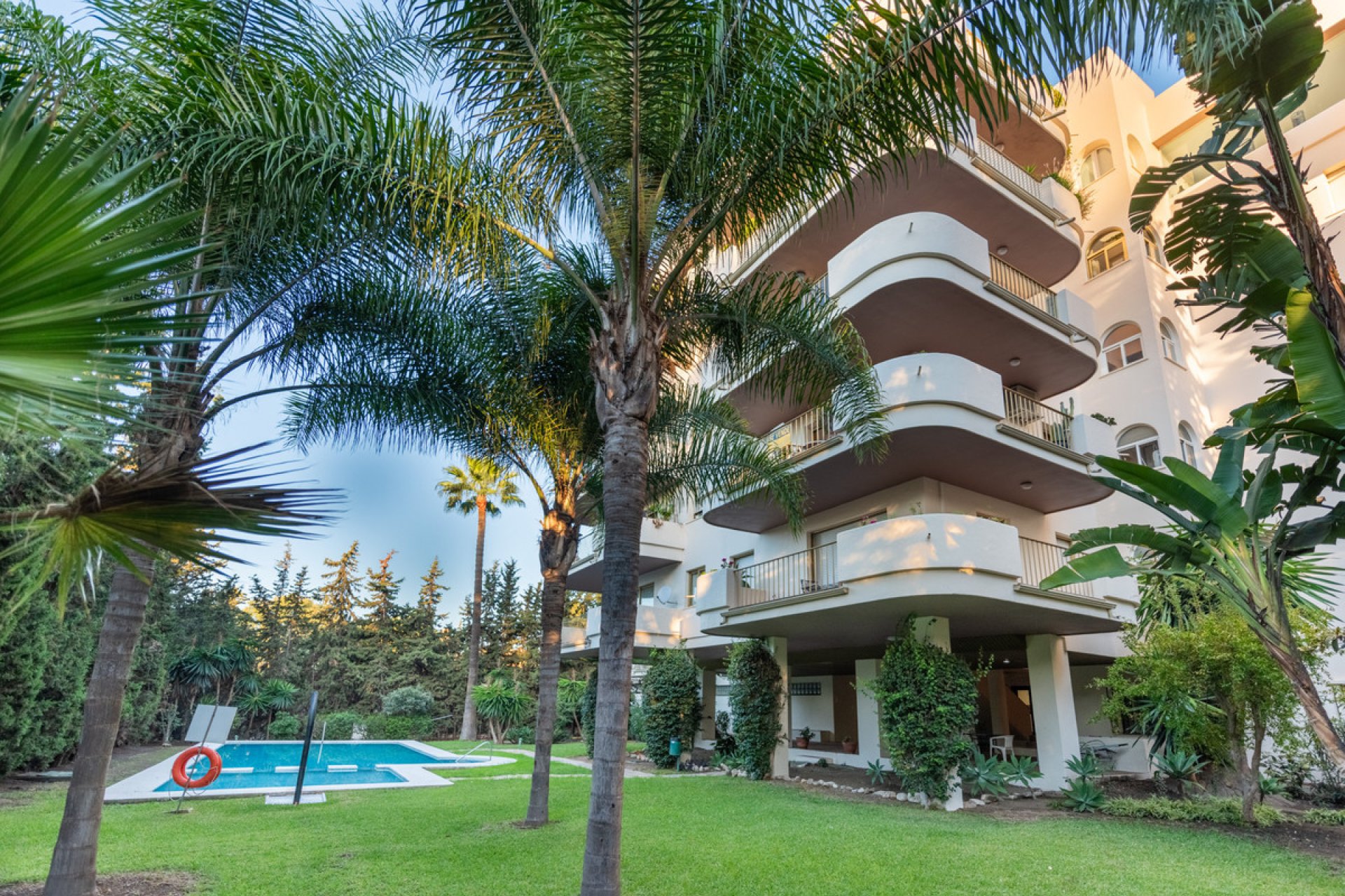 Resale - Apartment - Middle Floor Apartment - Marbella - Nueva Andalucia