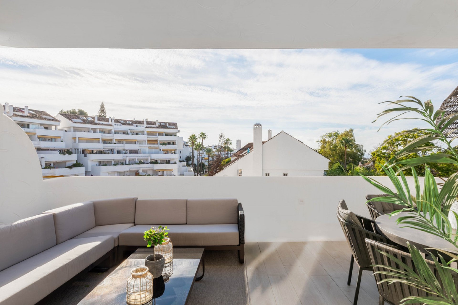 Resale - Apartment - Middle Floor Apartment - Marbella - Nueva Andalucia