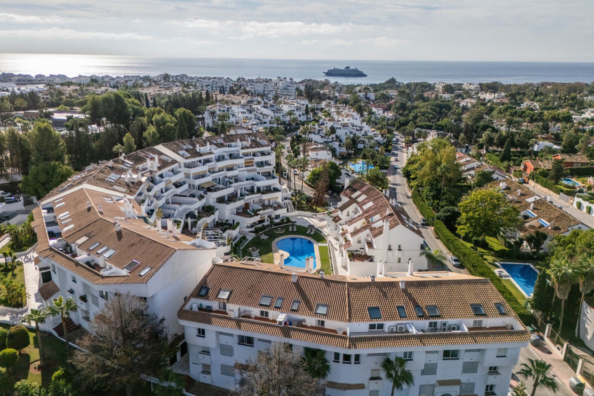 Resale - Apartment - Middle Floor Apartment - Marbella - Nueva Andalucia