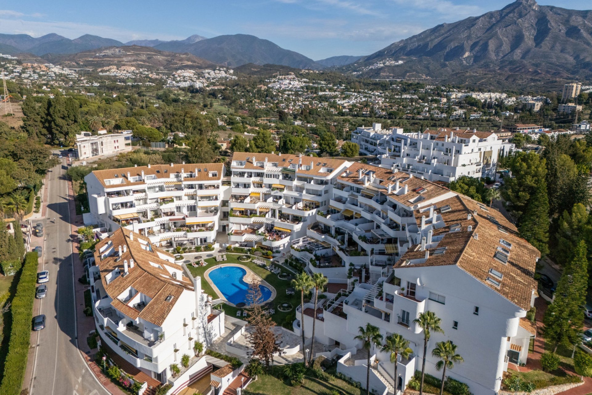 Resale - Apartment - Middle Floor Apartment - Marbella - Nueva Andalucia