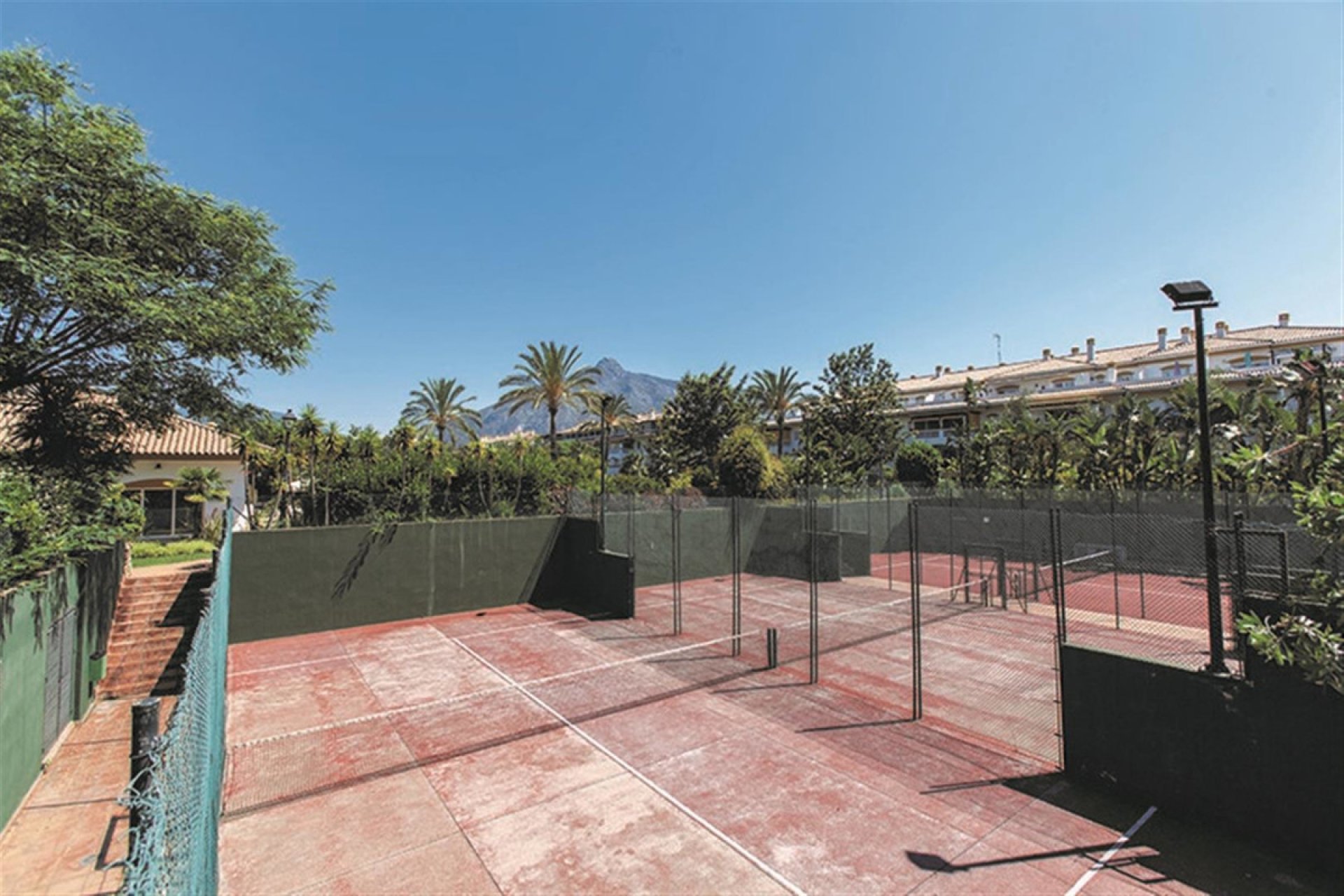 Resale - Apartment - Middle Floor Apartment - Marbella - Nueva Andalucia