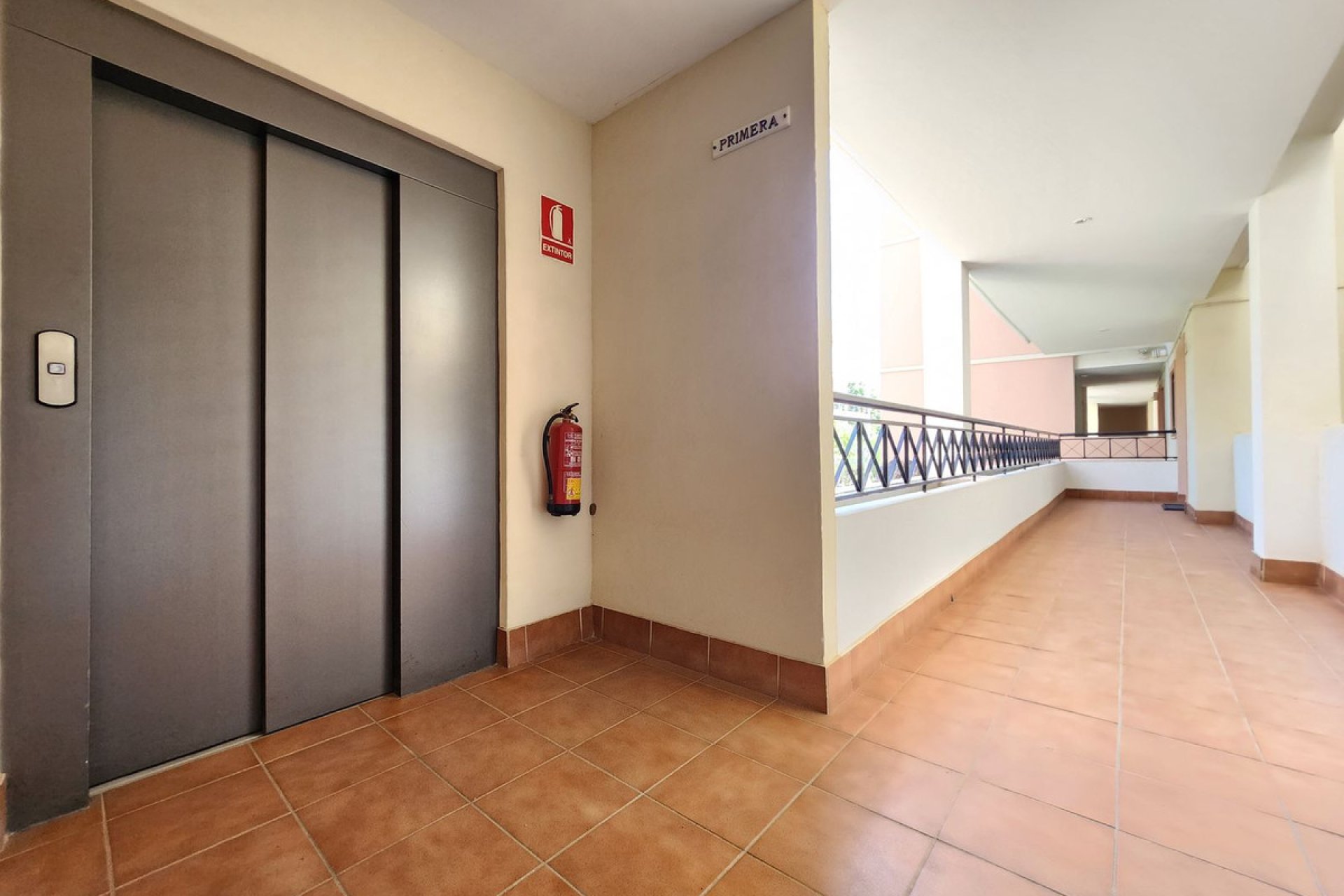 Resale - Apartment - Middle Floor Apartment - Marbella - Nueva Andalucia