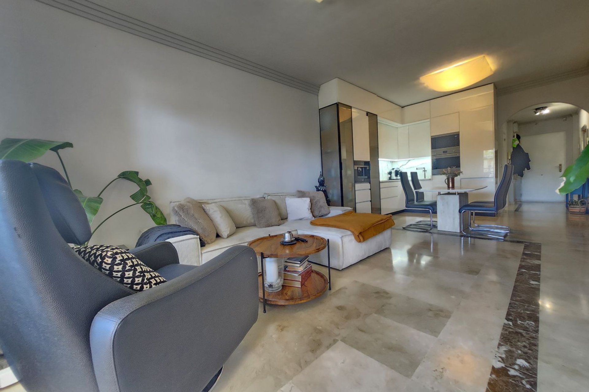 Resale - Apartment - Middle Floor Apartment - Marbella - Nueva Andalucia