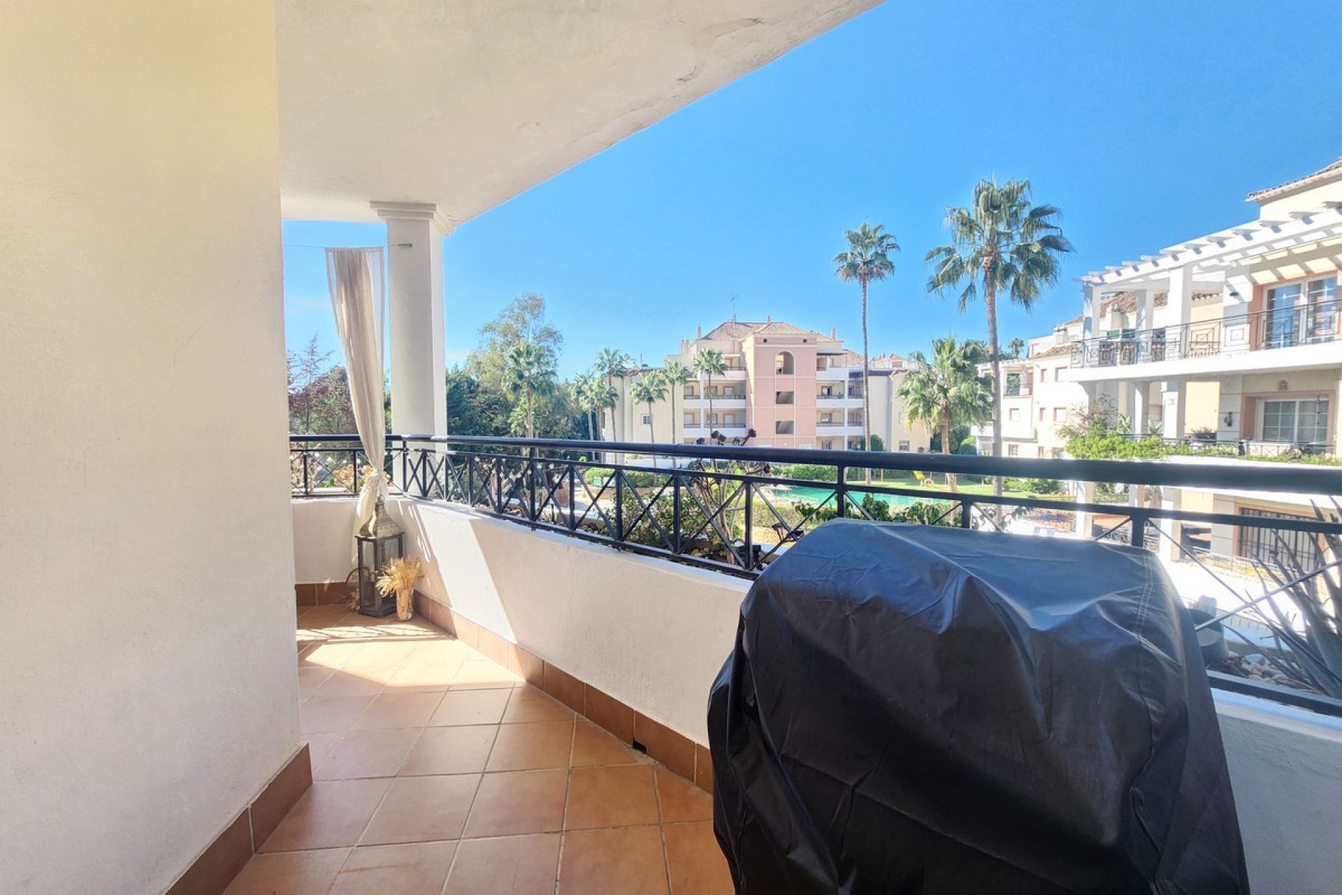 Resale - Apartment - Middle Floor Apartment - Marbella - Nueva Andalucia