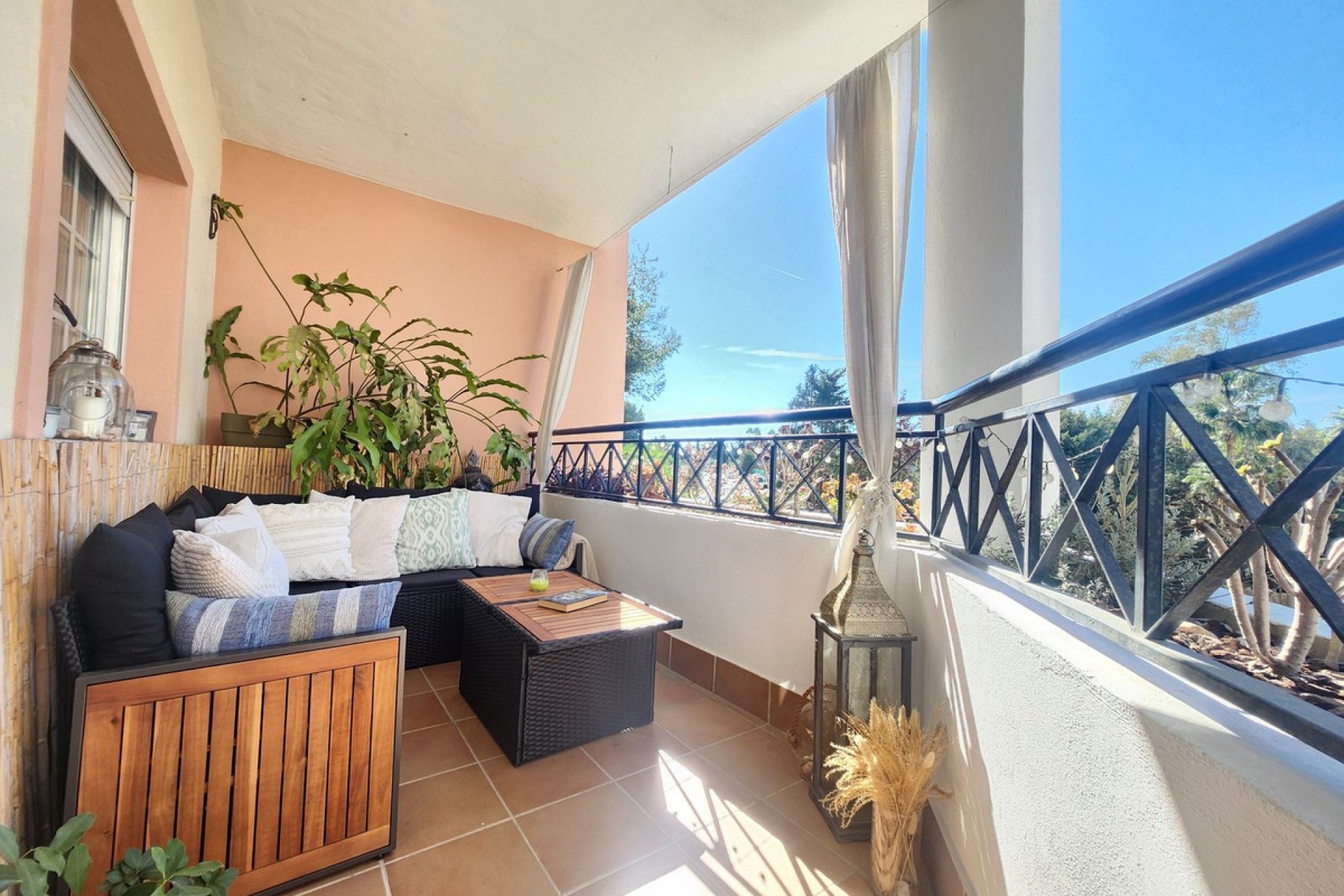 Resale - Apartment - Middle Floor Apartment - Marbella - Nueva Andalucia