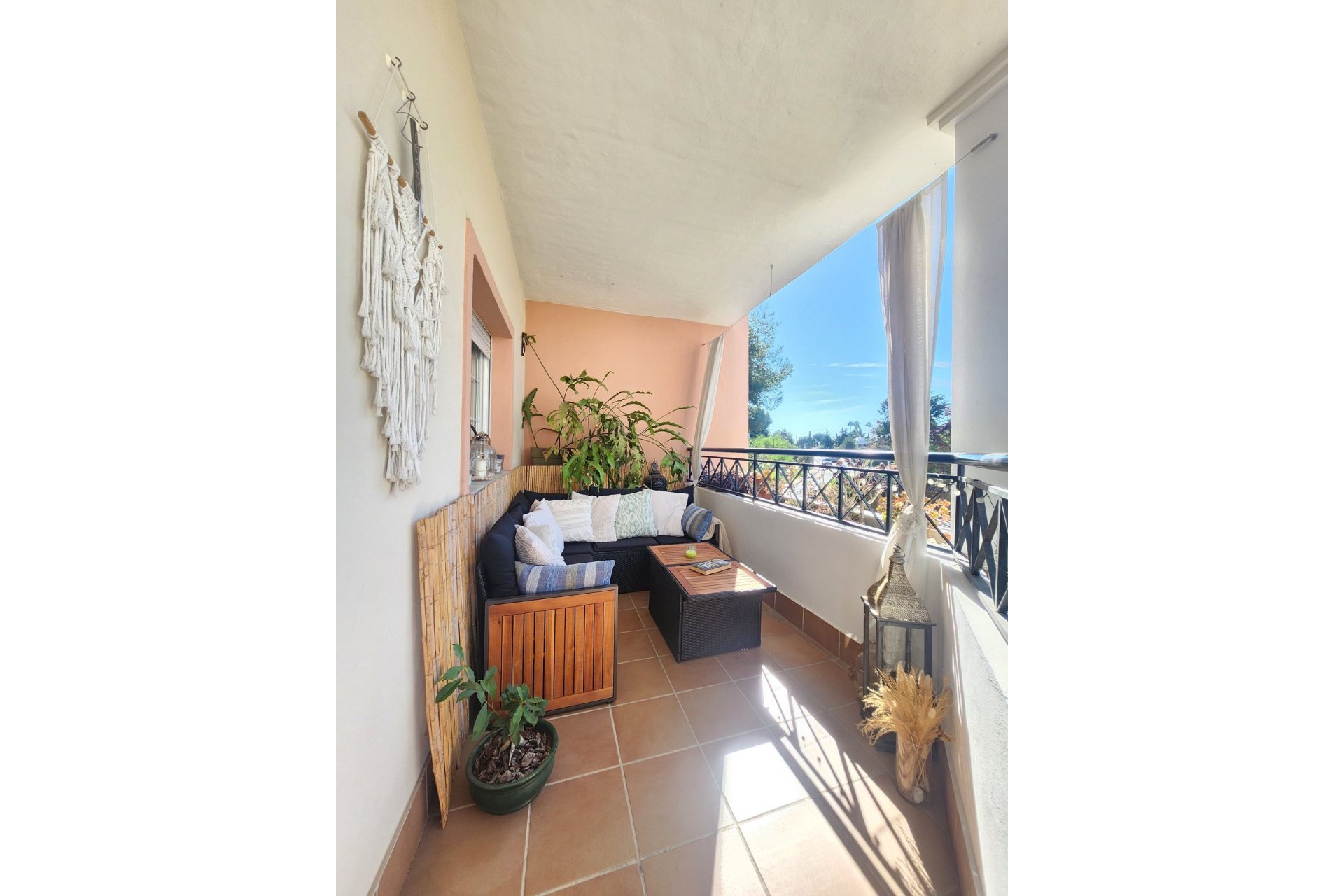 Resale - Apartment - Middle Floor Apartment - Marbella - Nueva Andalucia