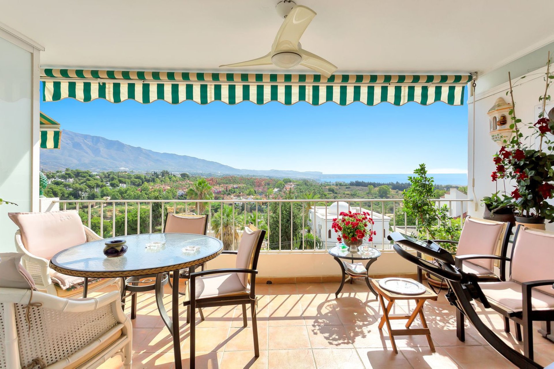 Resale - Apartment - Middle Floor Apartment - Marbella - Nueva Andalucia