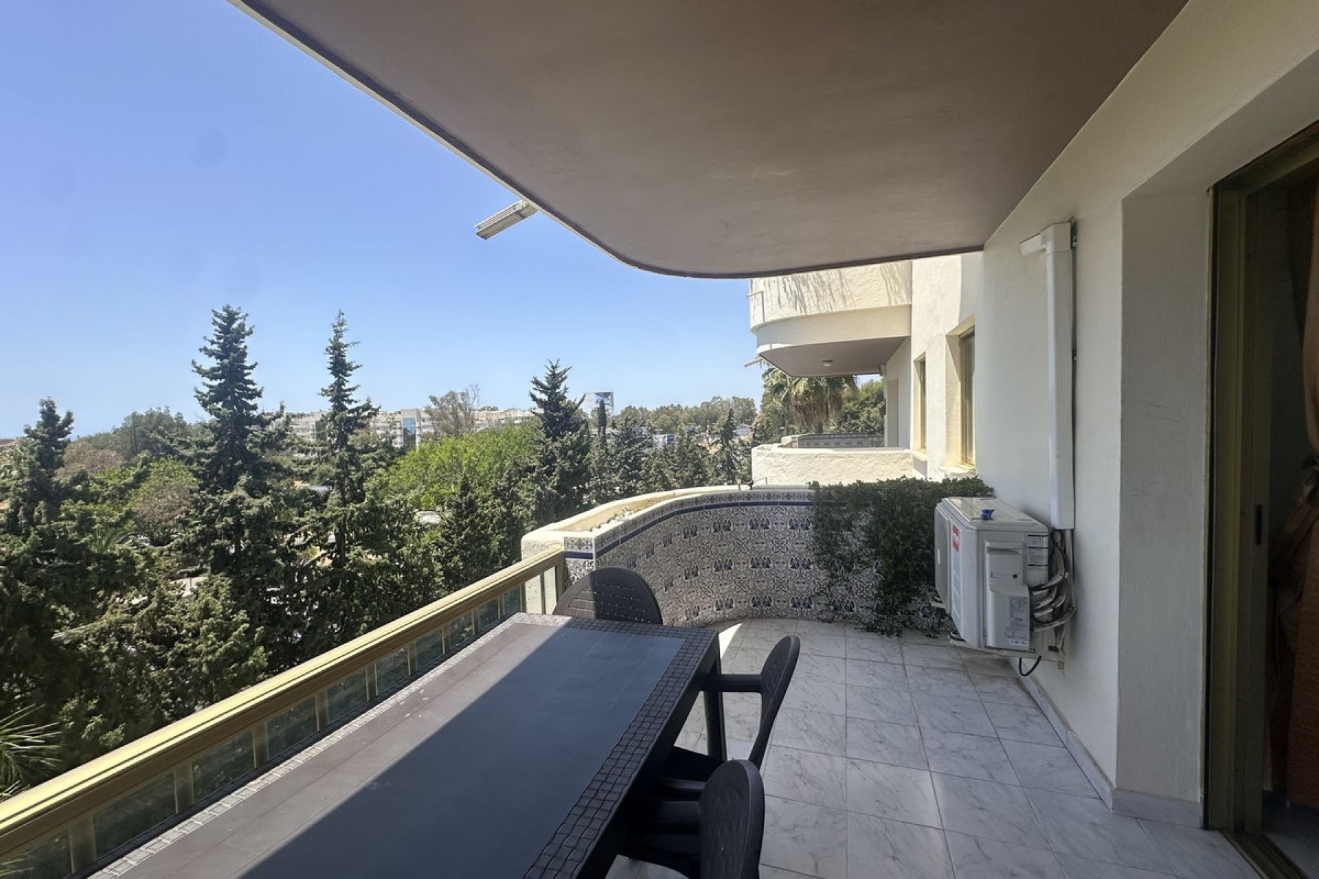 Resale - Apartment - Middle Floor Apartment - Marbella - Nueva Andalucia