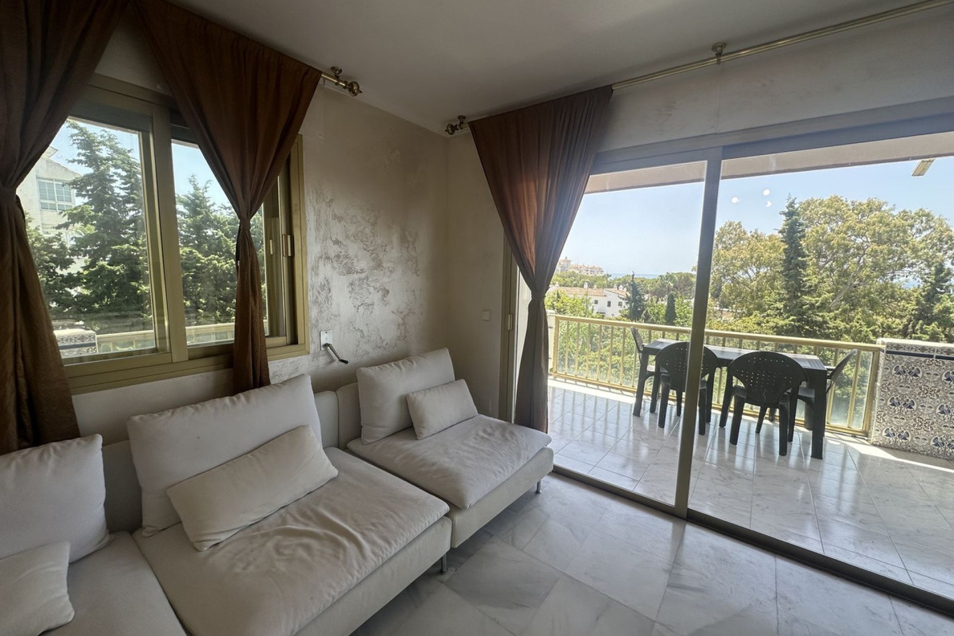 Resale - Apartment - Middle Floor Apartment - Marbella - Nueva Andalucia