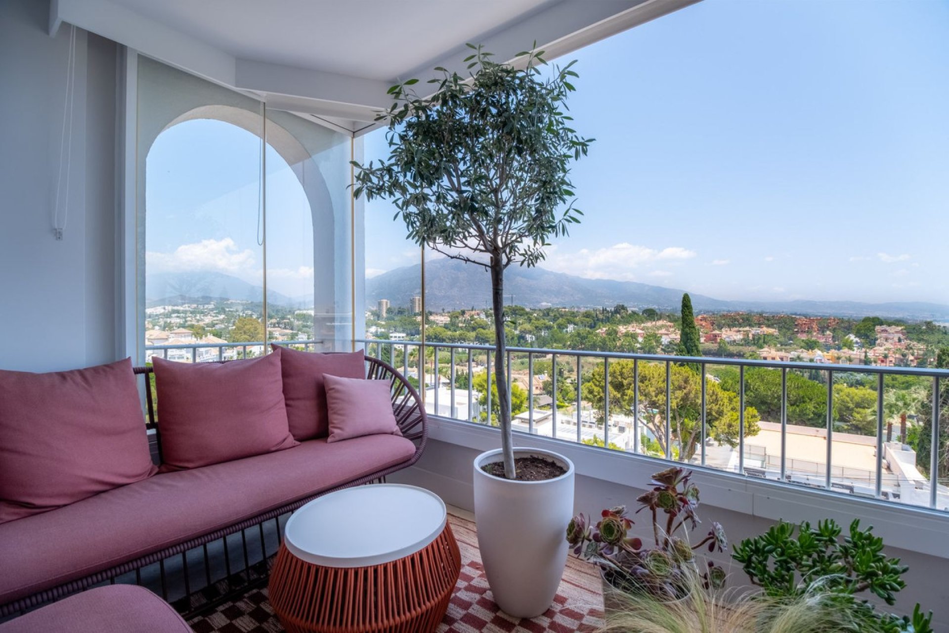 Resale - Apartment - Middle Floor Apartment - Marbella - Nueva Andalucia