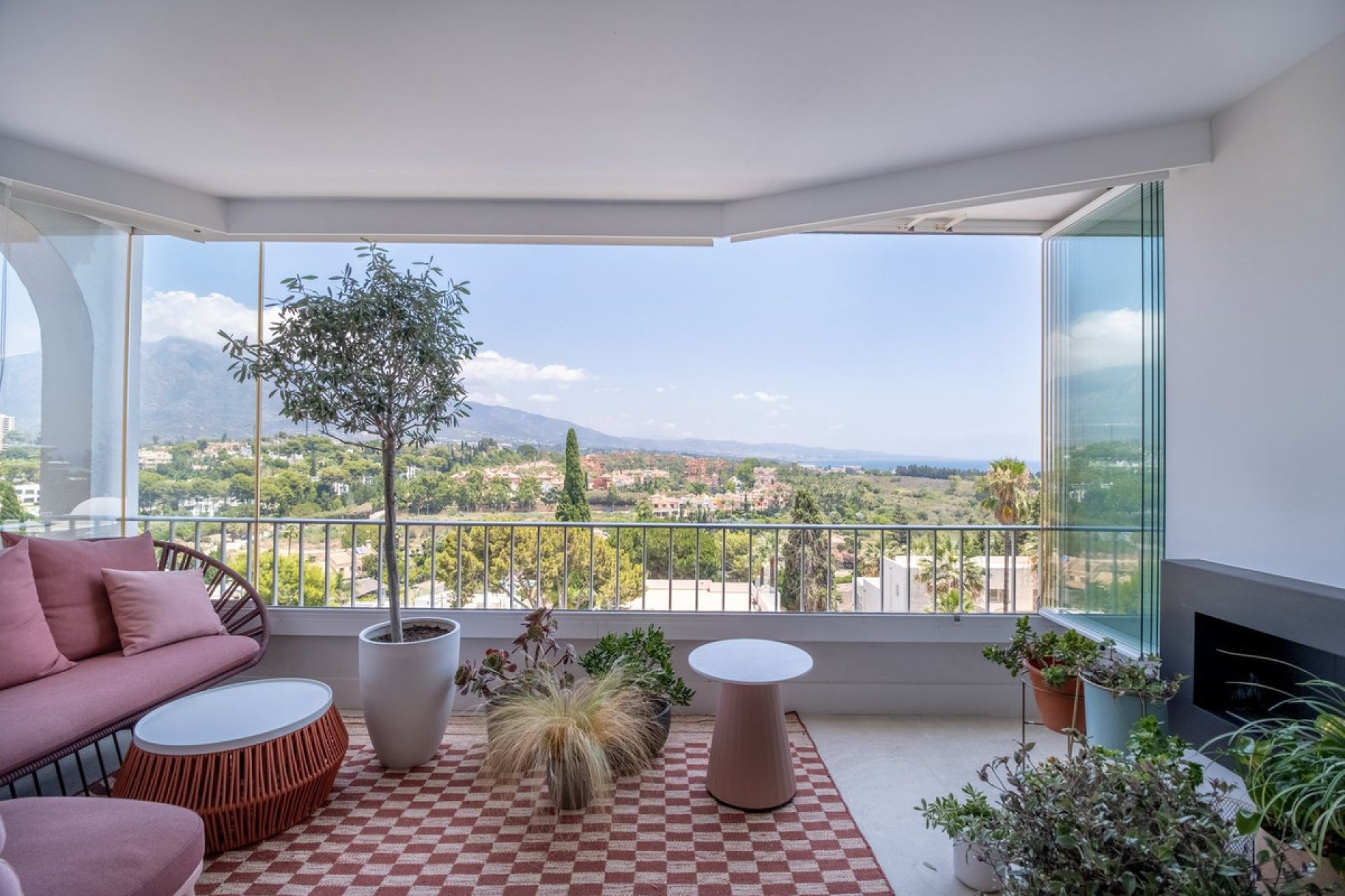 Resale - Apartment - Middle Floor Apartment - Marbella - Nueva Andalucia