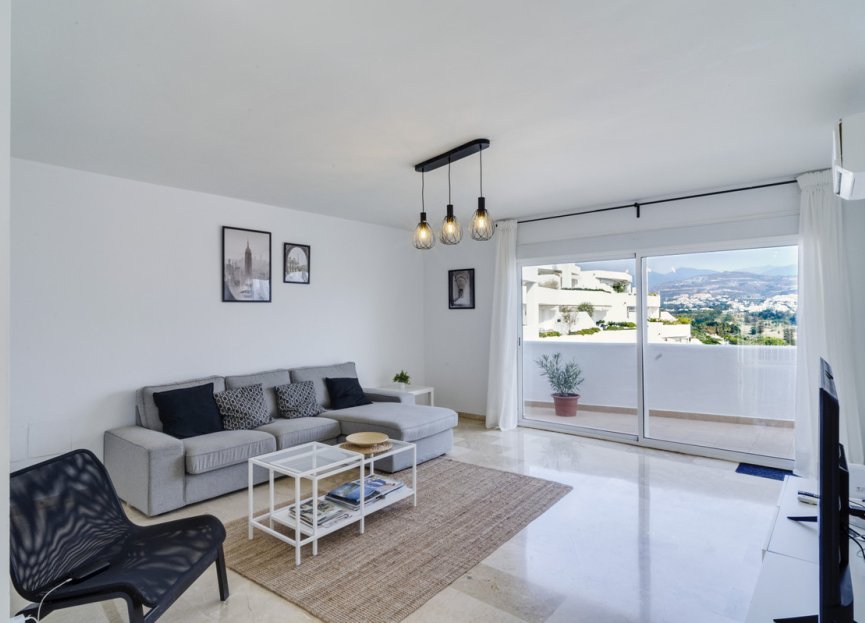 Resale - Apartment - Middle Floor Apartment - Marbella - Nueva Andalucia