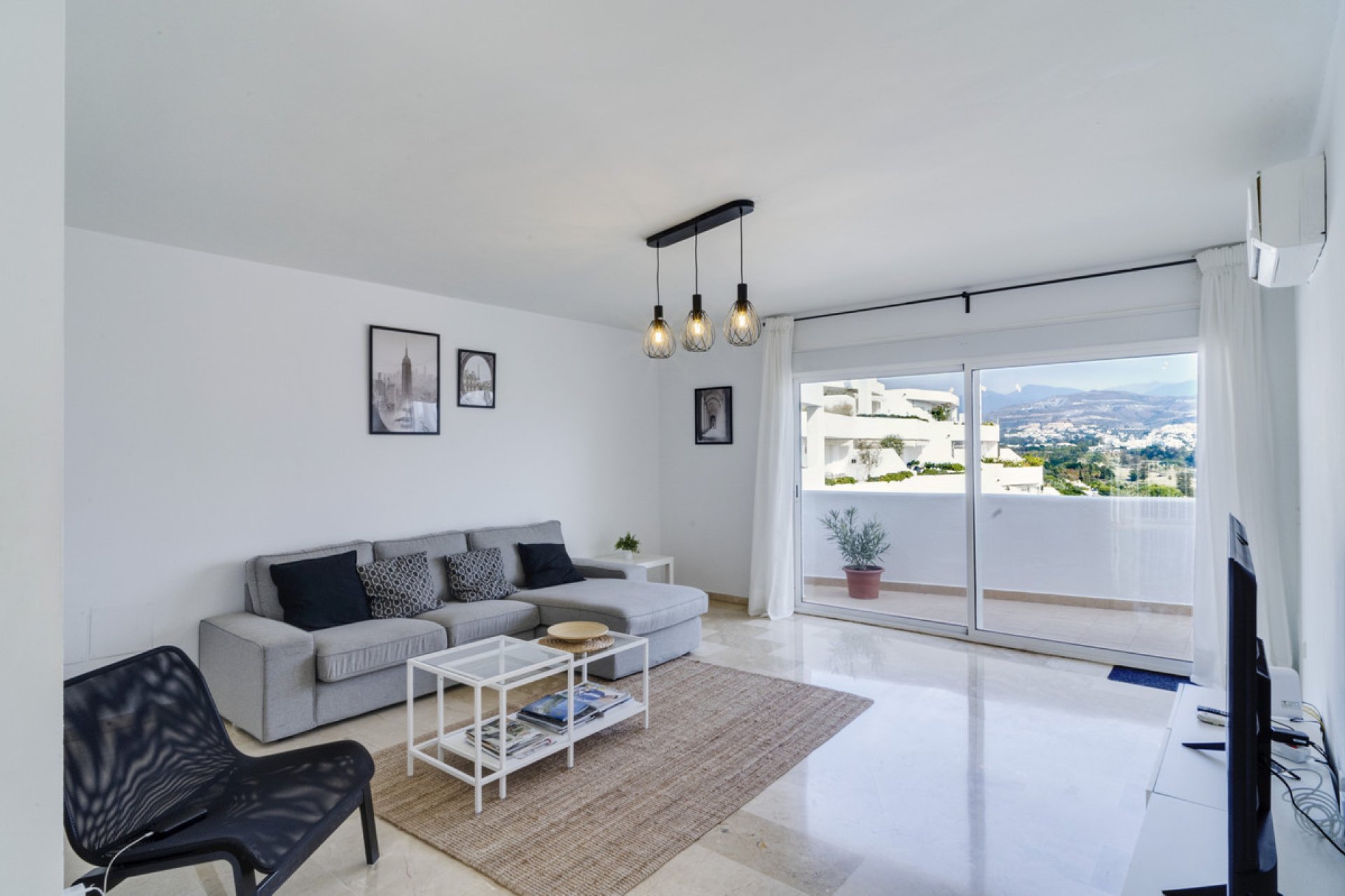 Resale - Apartment - Middle Floor Apartment - Marbella - Nueva Andalucia