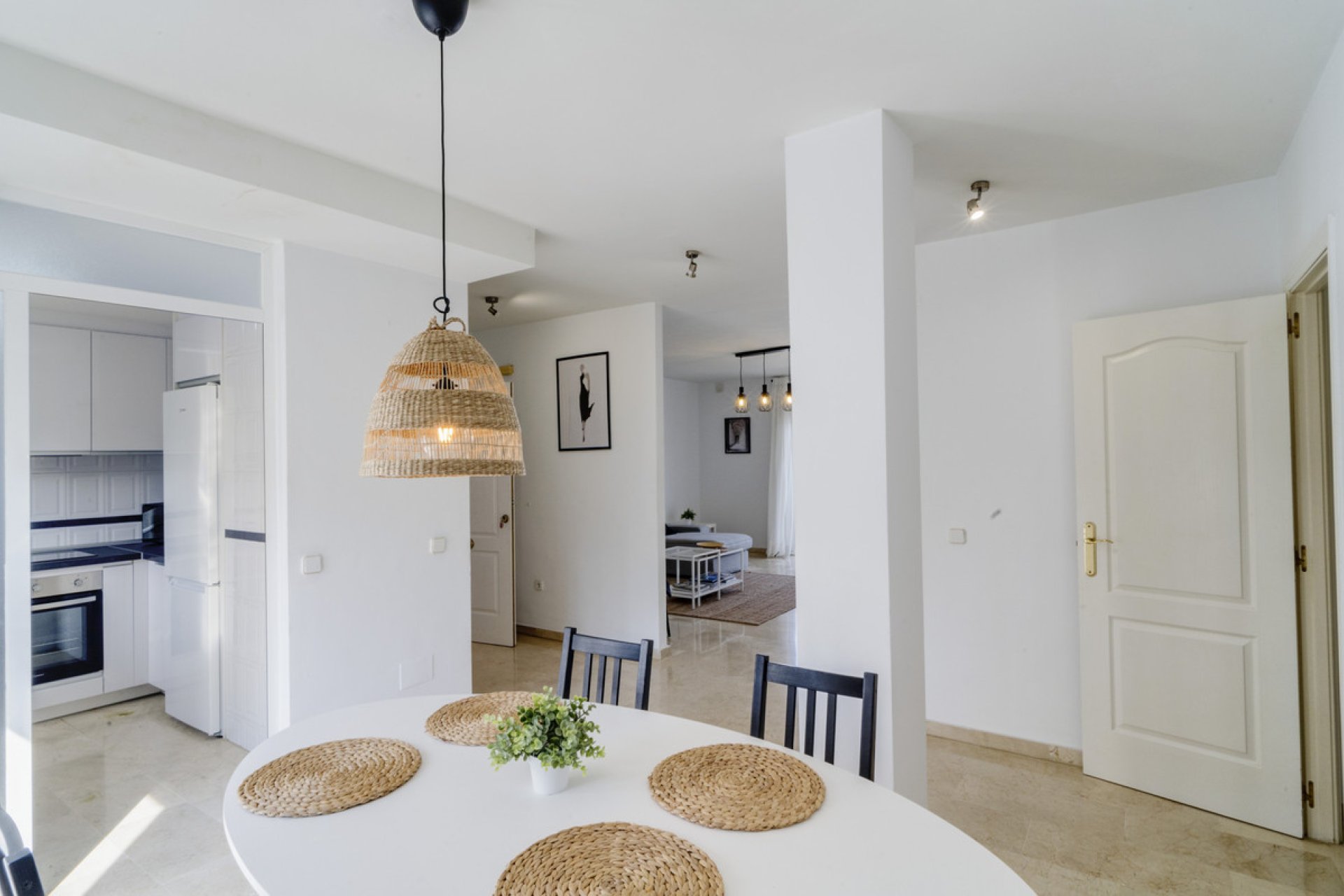 Resale - Apartment - Middle Floor Apartment - Marbella - Nueva Andalucia