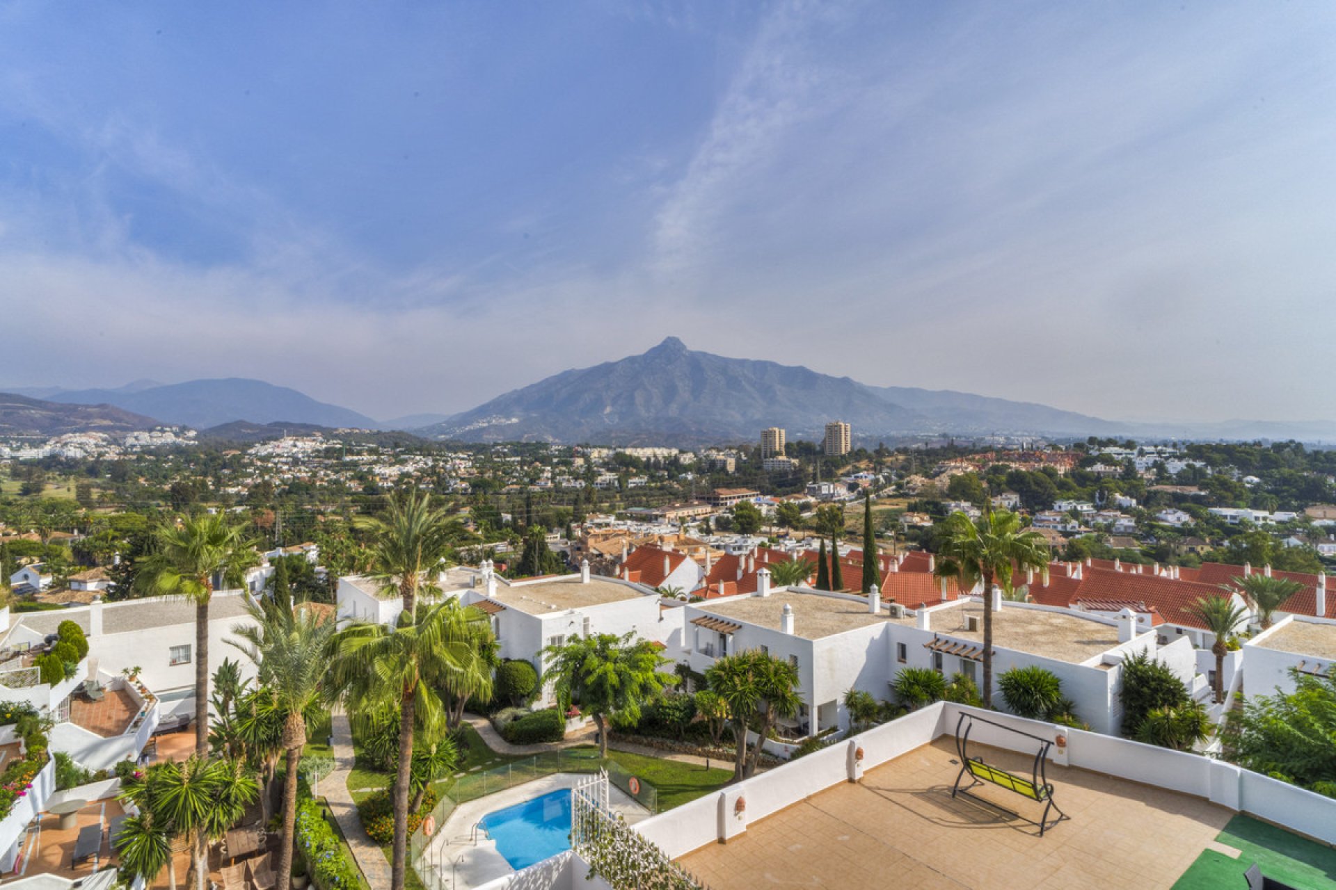 Resale - Apartment - Middle Floor Apartment - Marbella - Nueva Andalucia