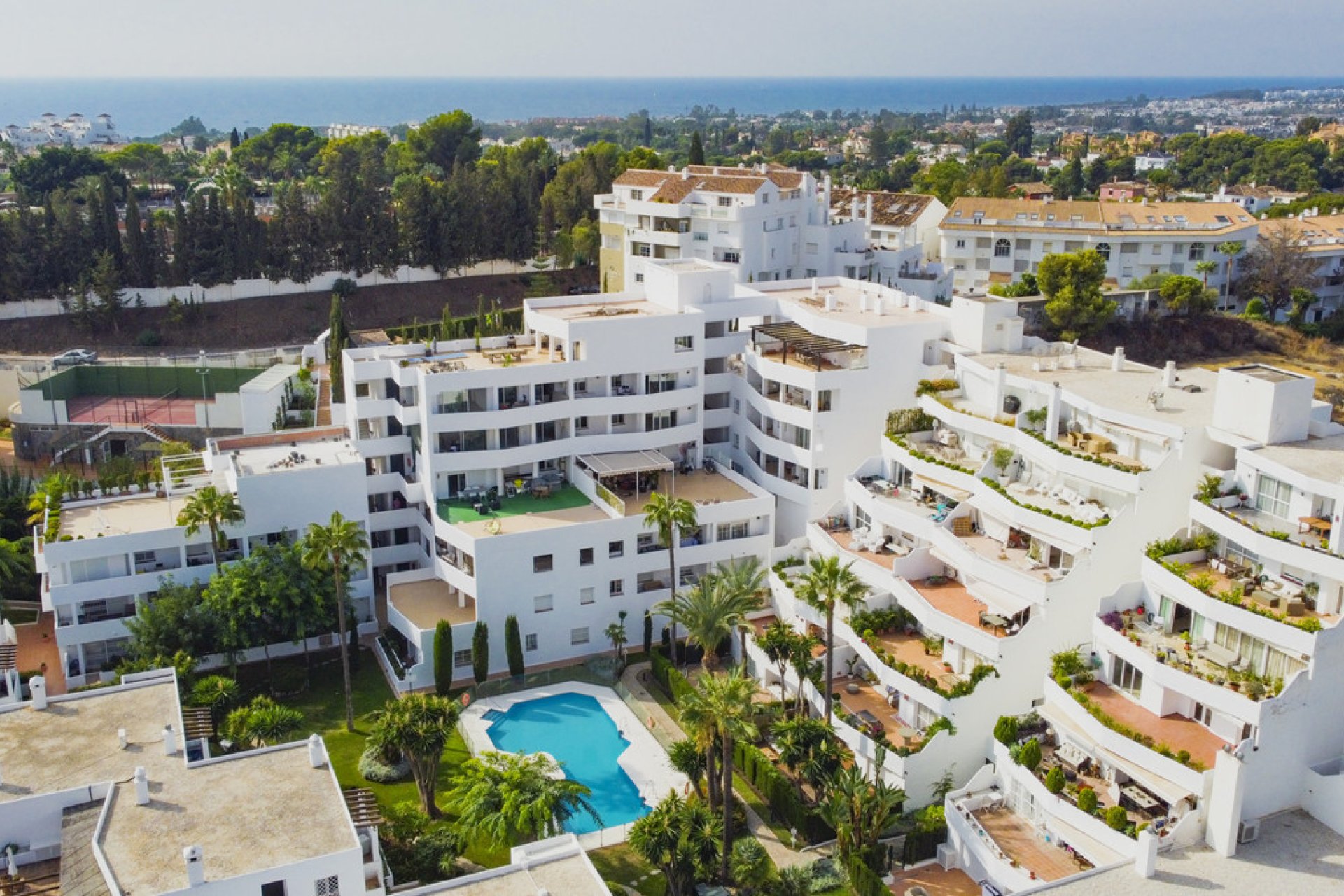 Resale - Apartment - Middle Floor Apartment - Marbella - Nueva Andalucia