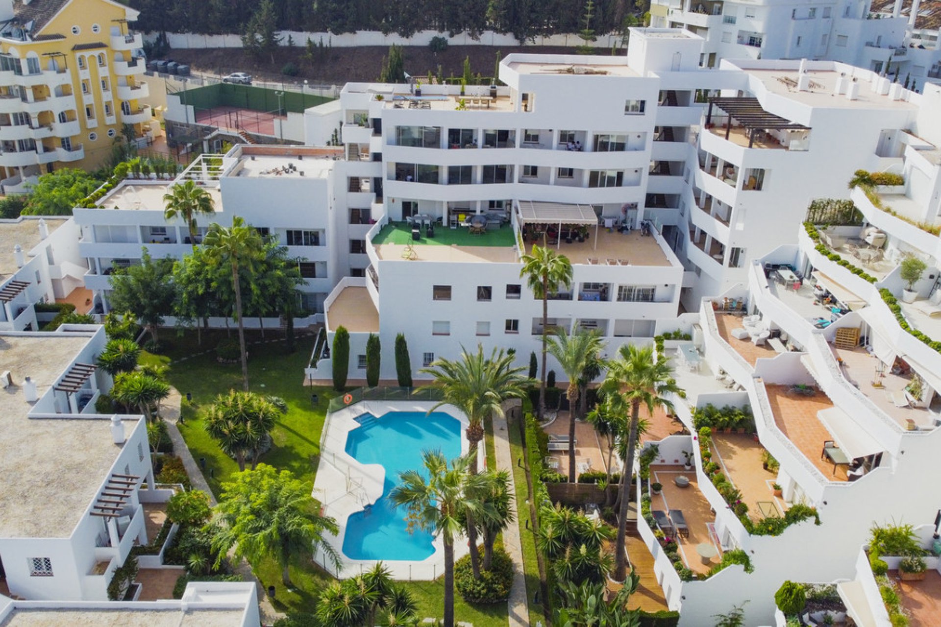 Resale - Apartment - Middle Floor Apartment - Marbella - Nueva Andalucia