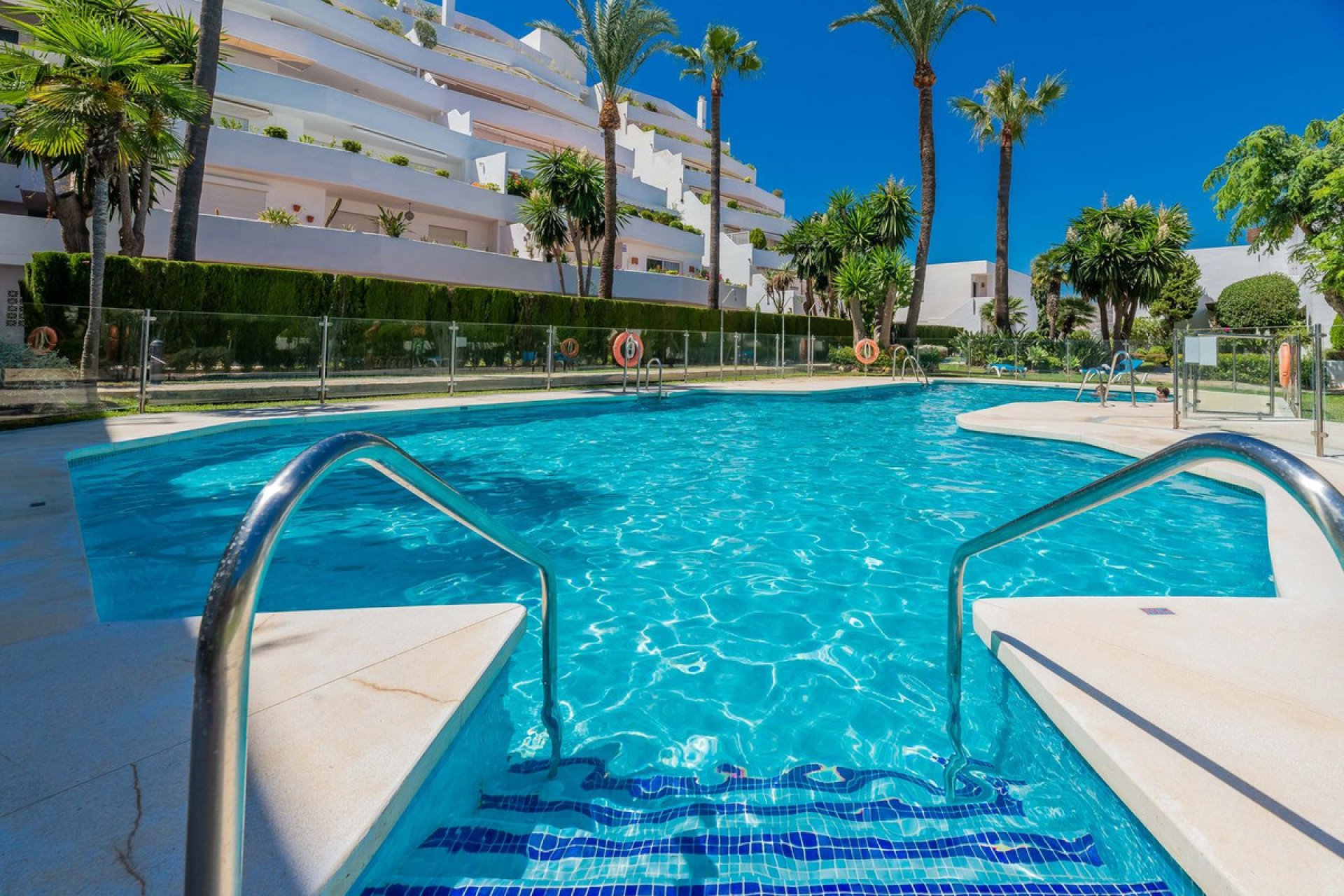 Resale - Apartment - Middle Floor Apartment - Marbella - Nueva Andalucia