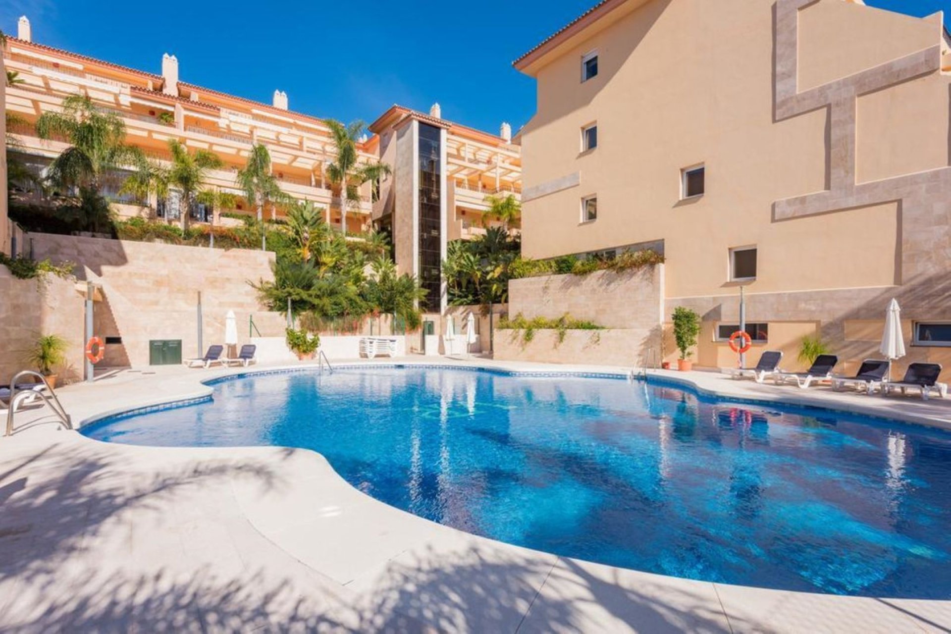 Resale - Apartment - Middle Floor Apartment - Marbella - Nueva Andalucia