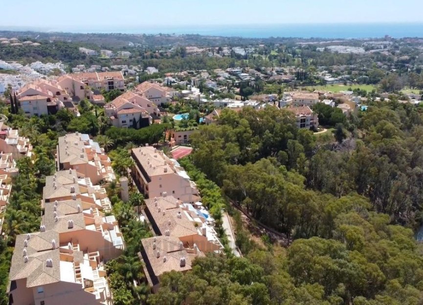 Resale - Apartment - Middle Floor Apartment - Marbella - Nueva Andalucia