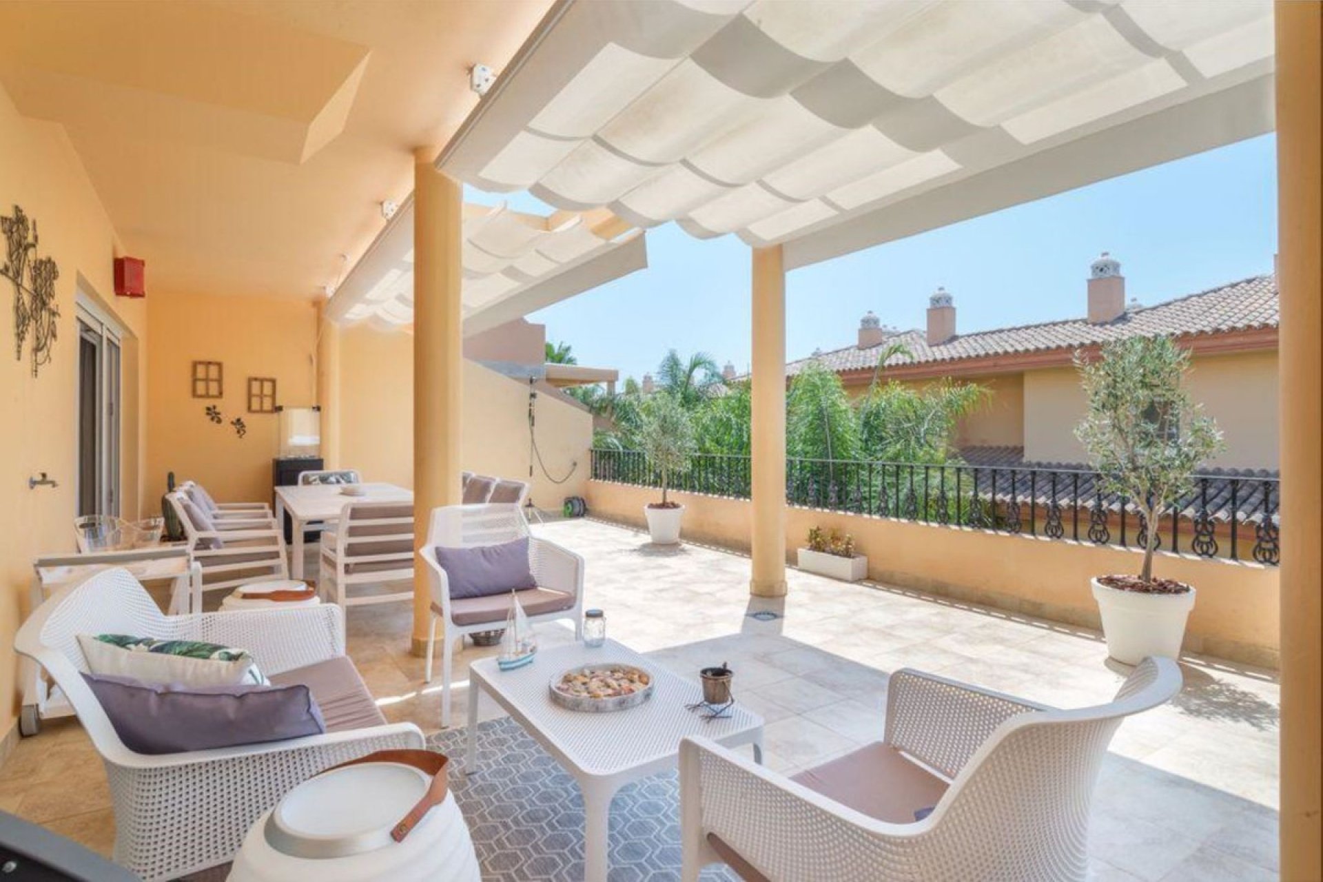 Resale - Apartment - Middle Floor Apartment - Marbella - Nueva Andalucia