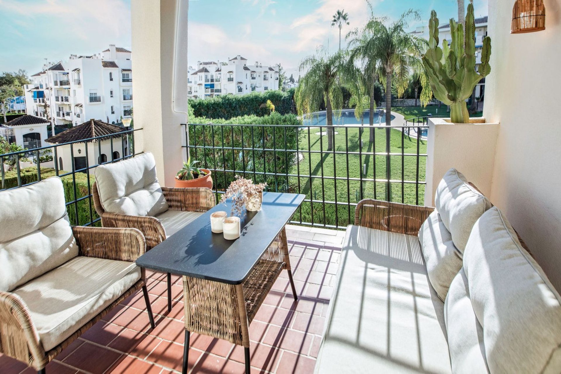 Resale - Apartment - Middle Floor Apartment - Marbella - Nueva Andalucia